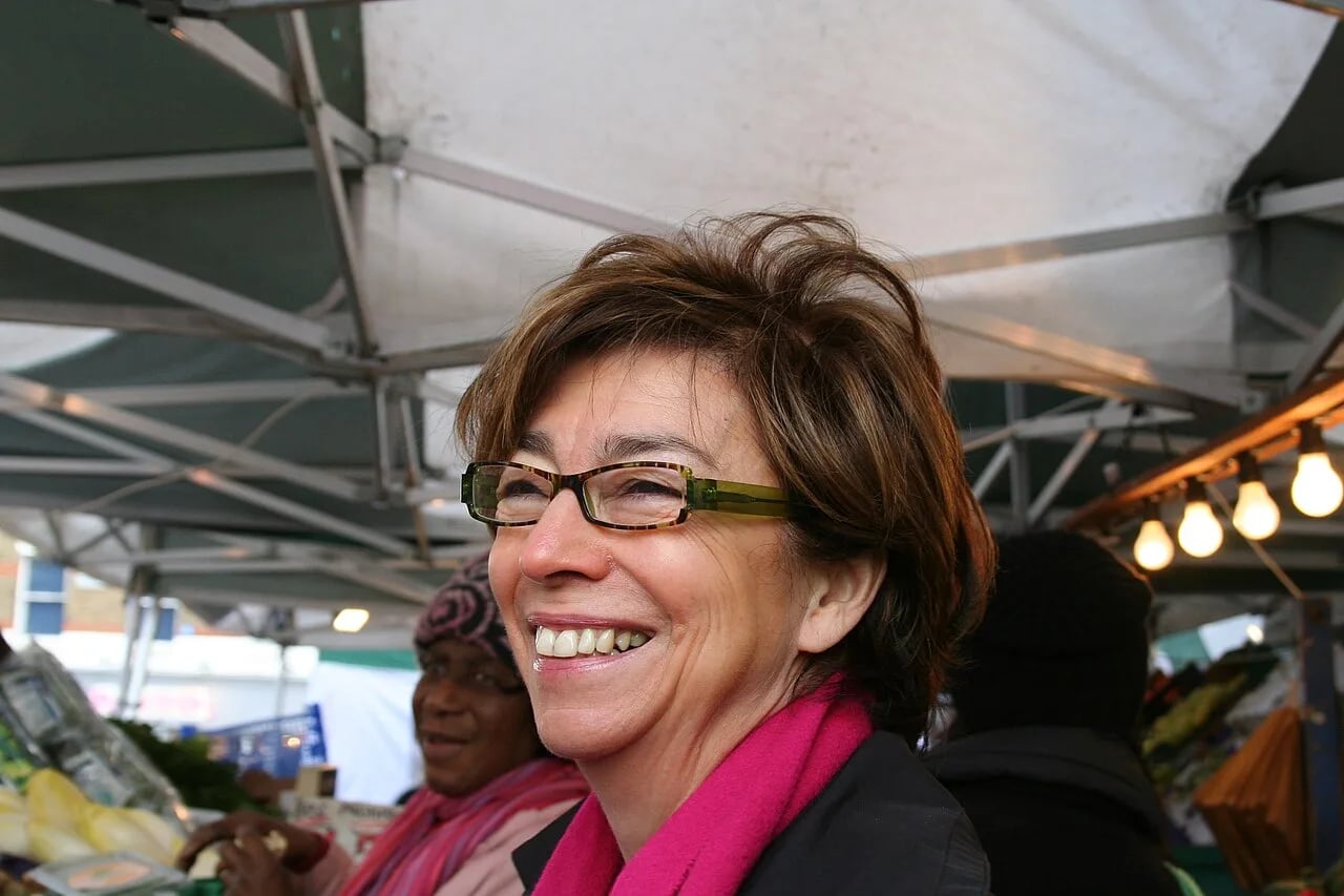 Porträt von Nicky Gavron (1941–2024) – Gedenkseite