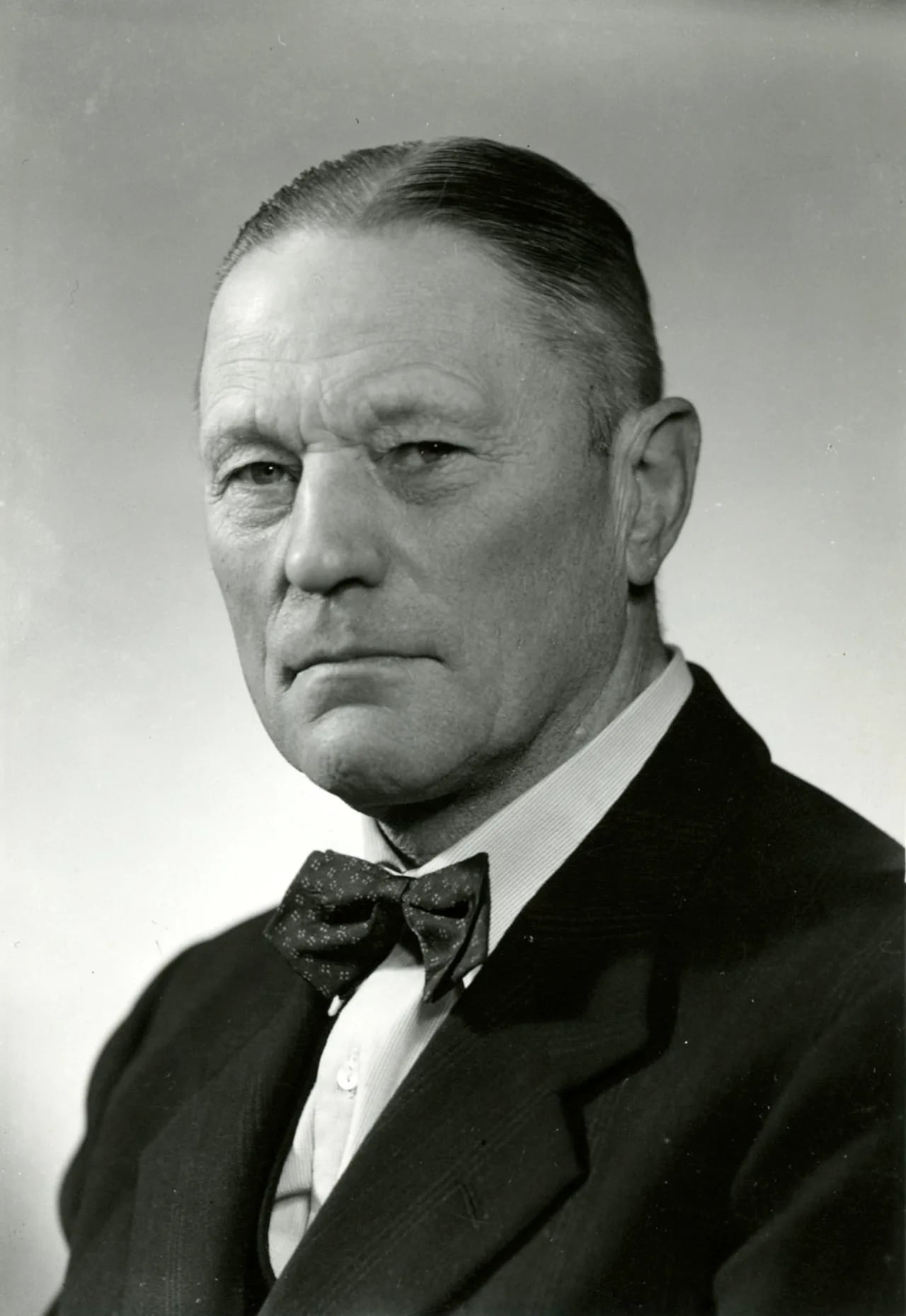 Portrait of Nils Christoffer Bøckman (1880–1973) – memorial page