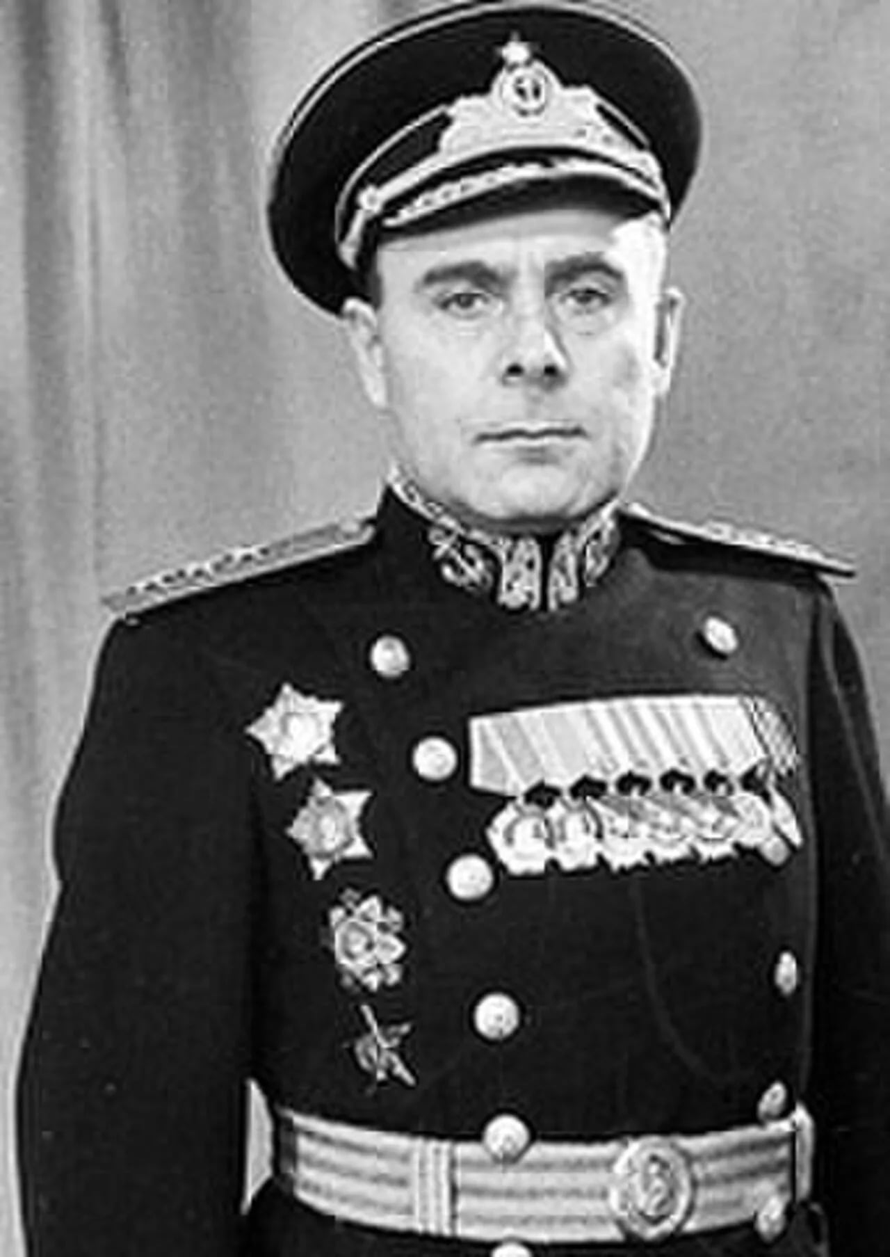 Porträt von Arseni Grigorjewitsch Golowko (1906–1962) – Gedenkseite