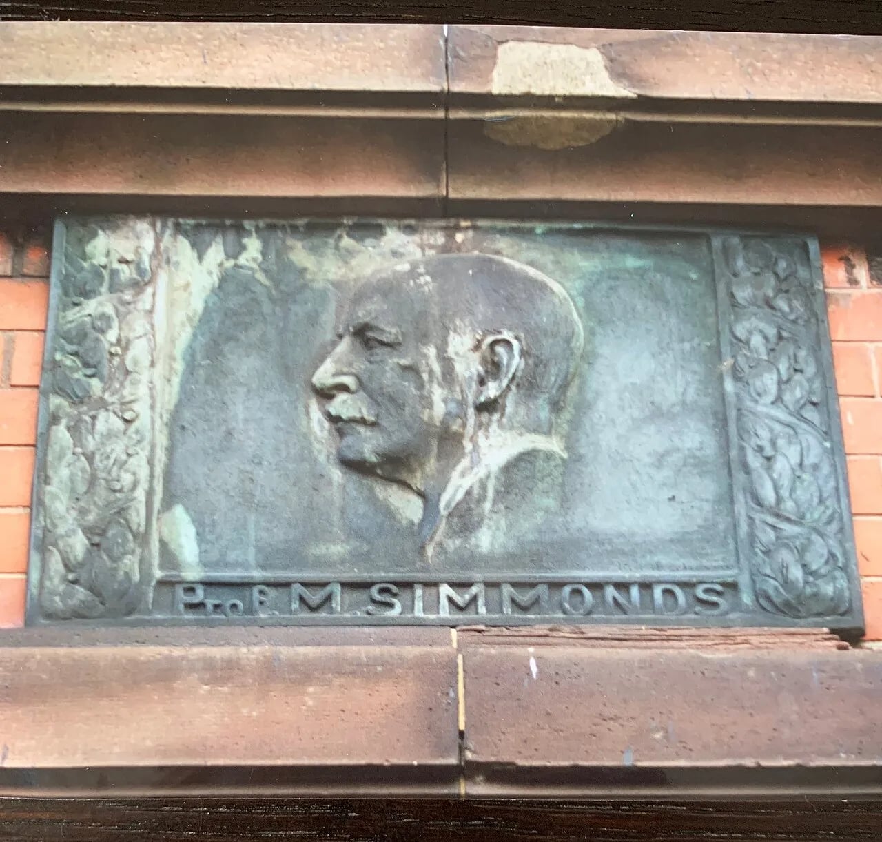 Portrait of Morris Simmonds (1855–1925) – memorial page