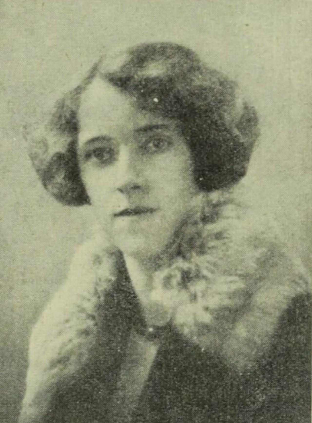 Portrait of Norma Davis (1905–1945) – memorial page