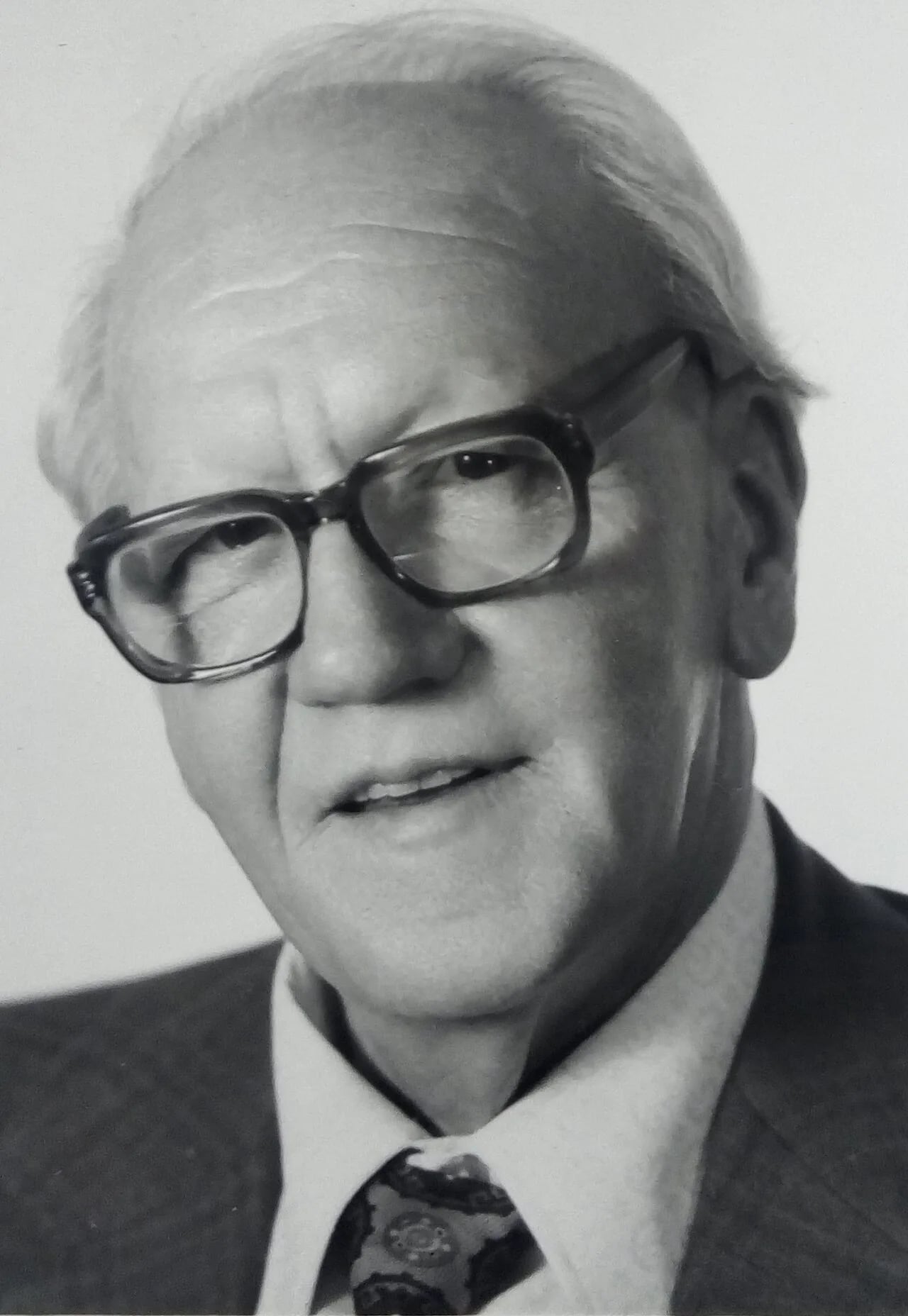 Porträt von Norman Douglas (1910–1985) – Gedenkseite