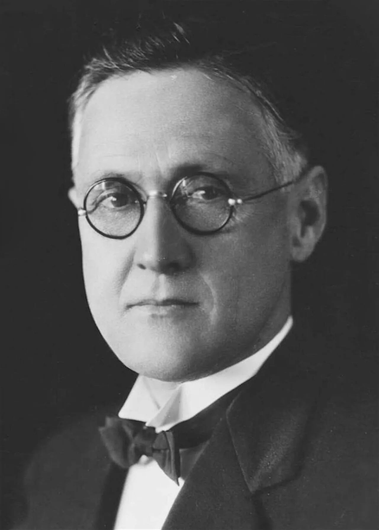 Portrait of Norman Makin (1889–1982) – memorial page