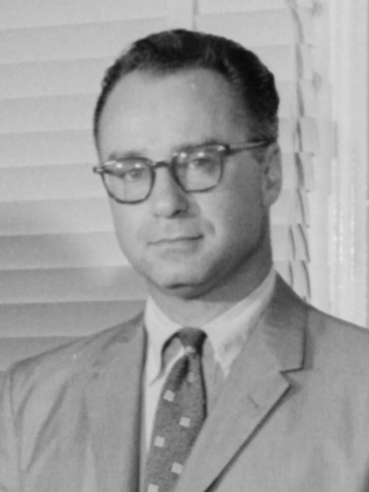 Portrait of William F. Quinn (1919–2006) – memorial page