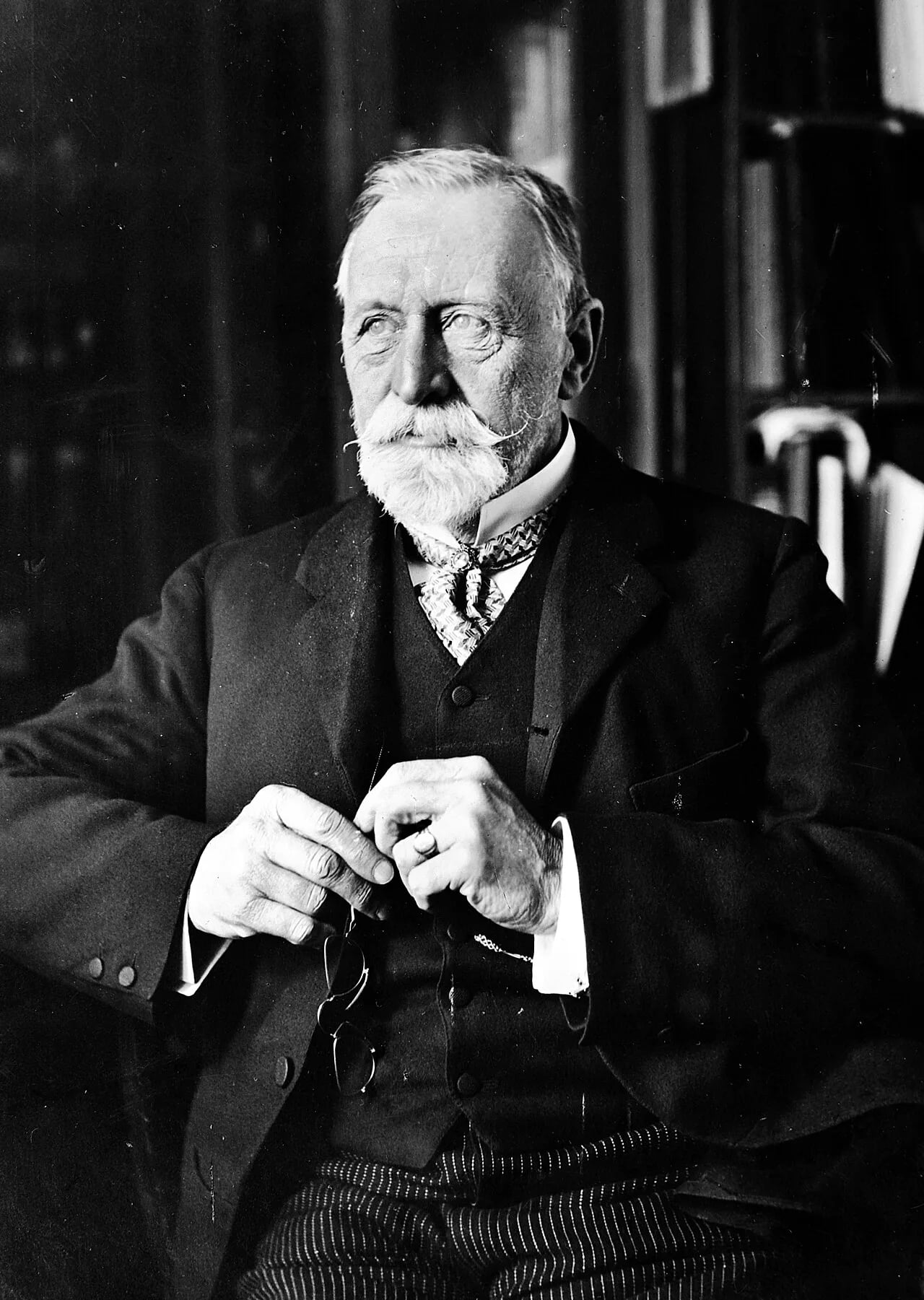 Porträt von Thomas Clifford Allbutt (1836–1925) – Gedenkseite