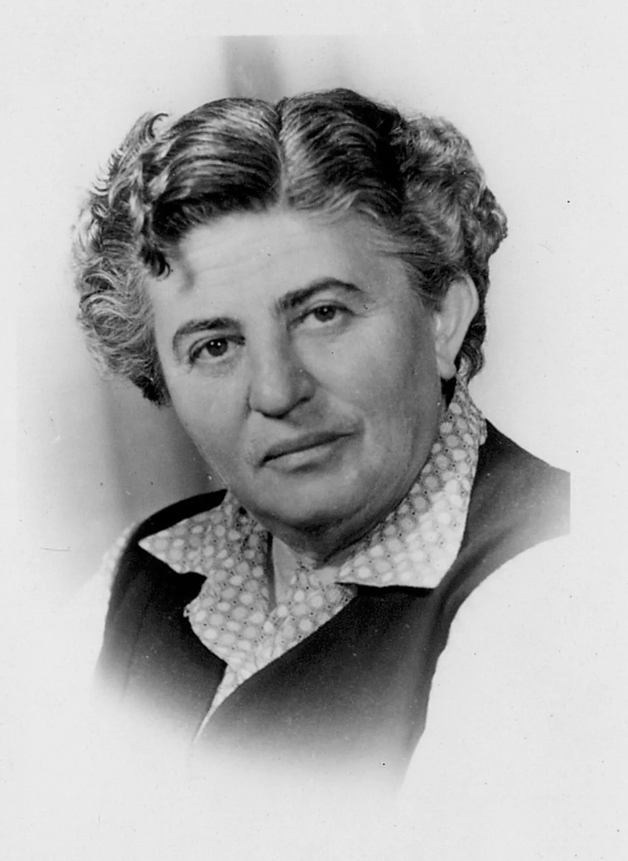 Porträt von Pua Menchel (1903–1991) – Gedenkseite