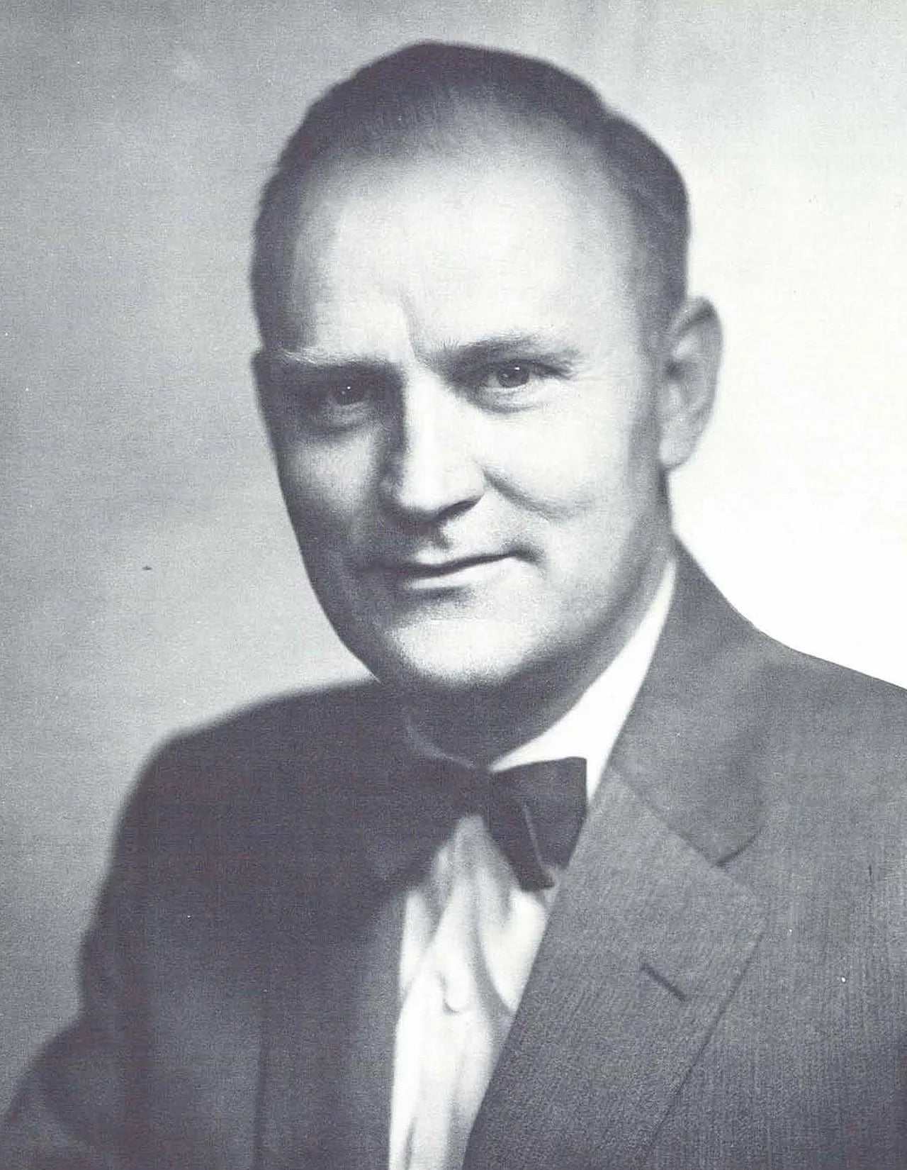 Portrait of O. Meredith Wilson (1909–1998) – memorial page
