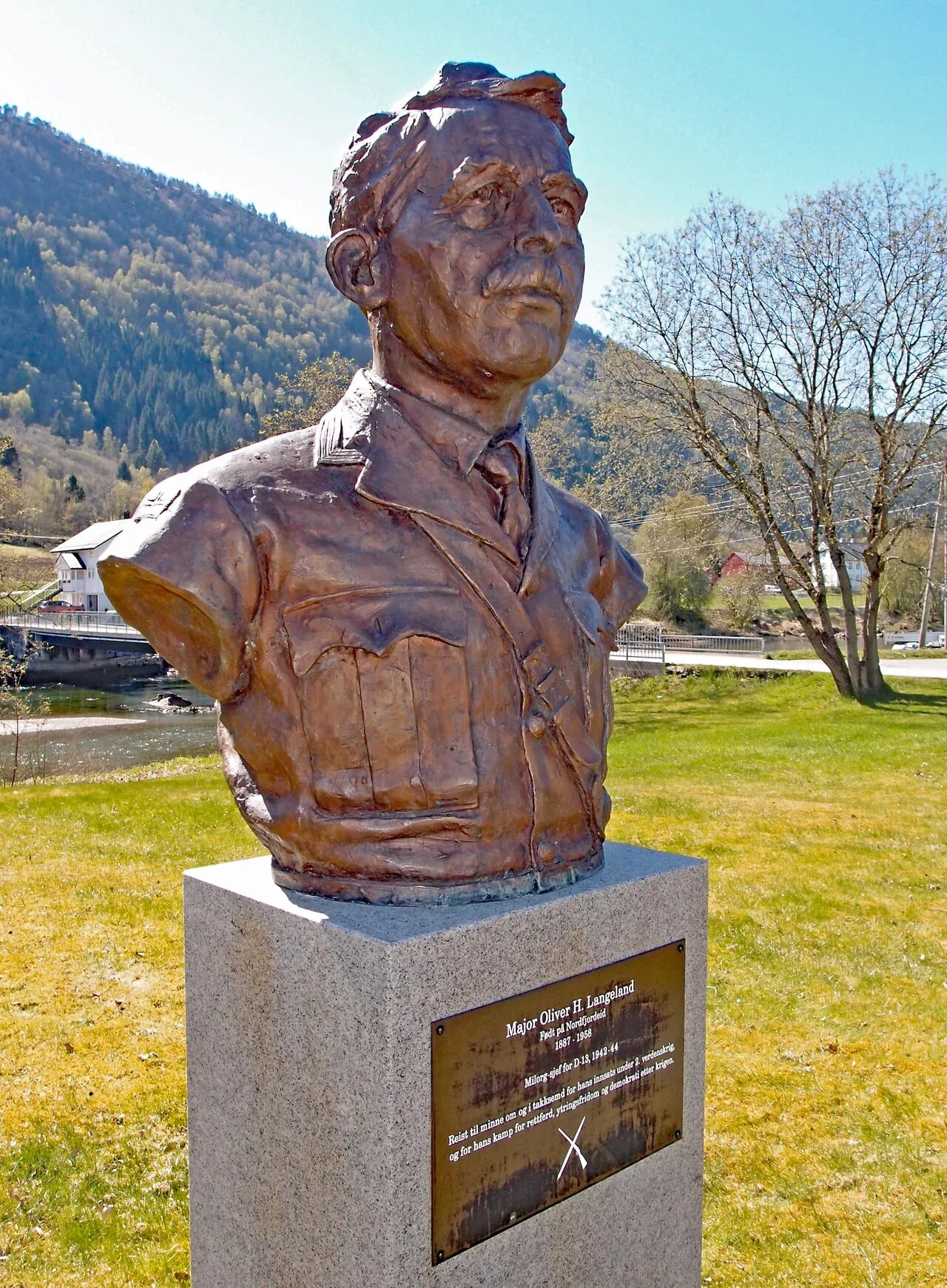 Portrait of Oliver H. Langeland (1887–1958) – memorial page