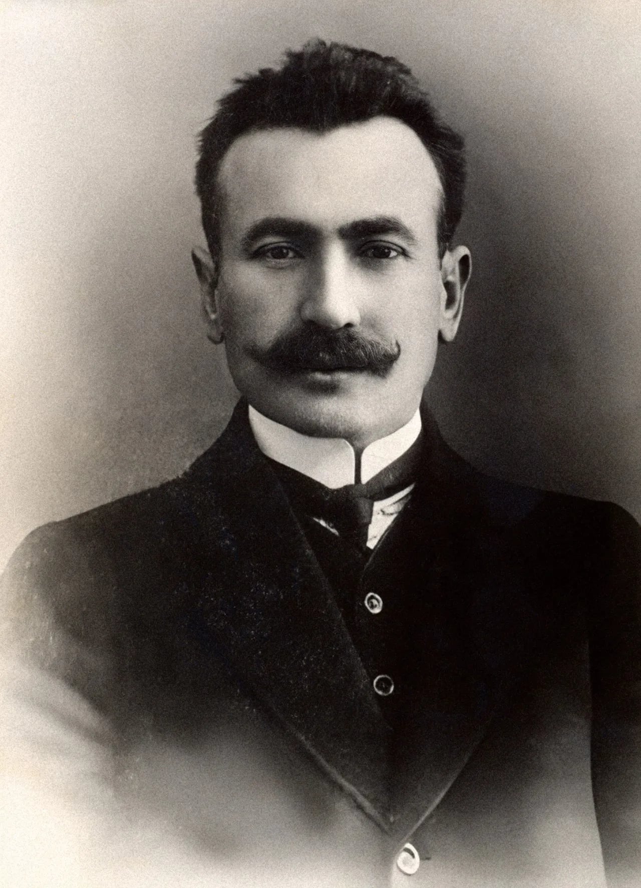 Porträt von Omar Faig Nemanzadeh (1872–1937) – Gedenkseite