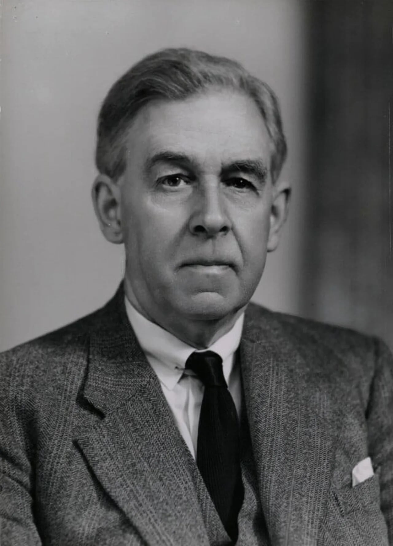 Portrait of Gordon Dobson (1889–1976) – memorial page