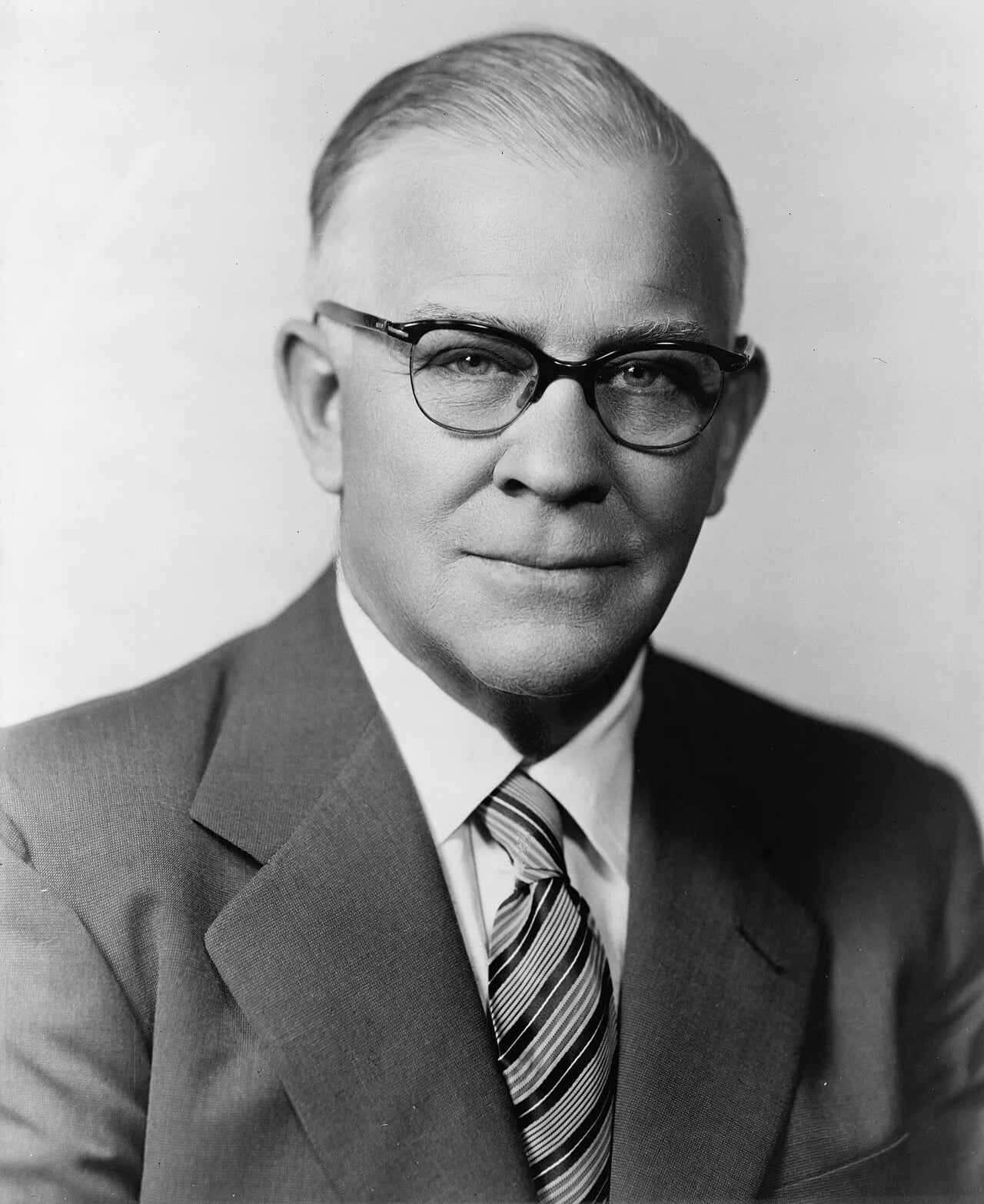 Portrait of Arthur L. Miller (1892–1967) – memorial page