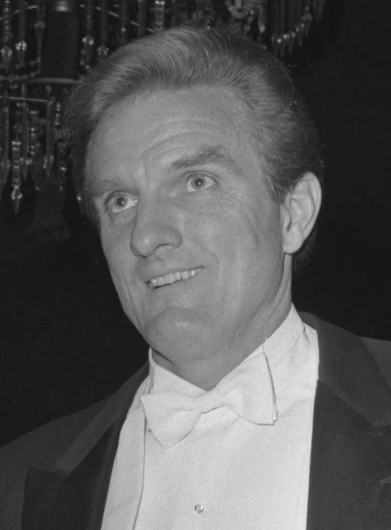 Portrait of Otis Chandler (1927–2006) – memorial page