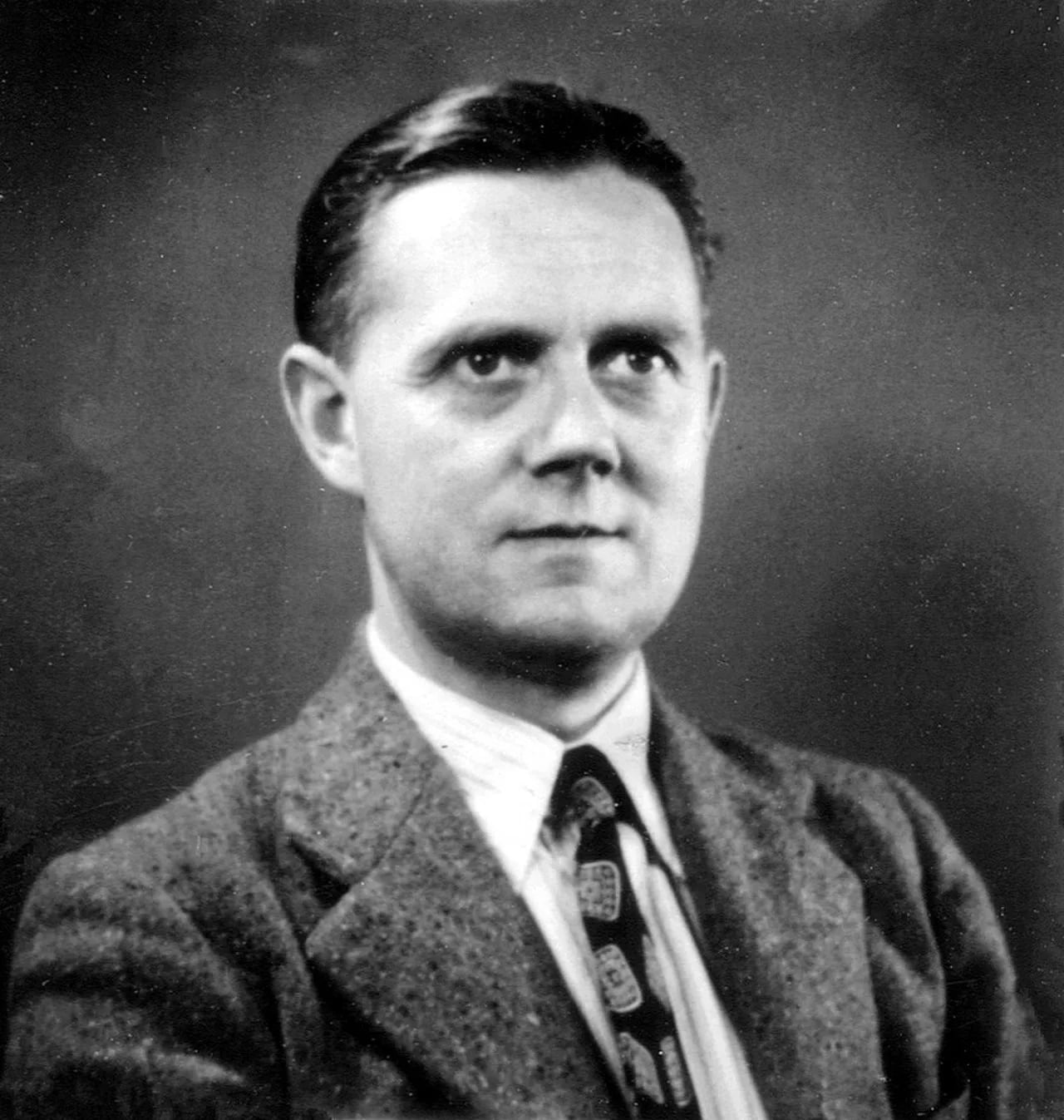 Portrait of W. Ross Ashby (1903–1972) – memorial page