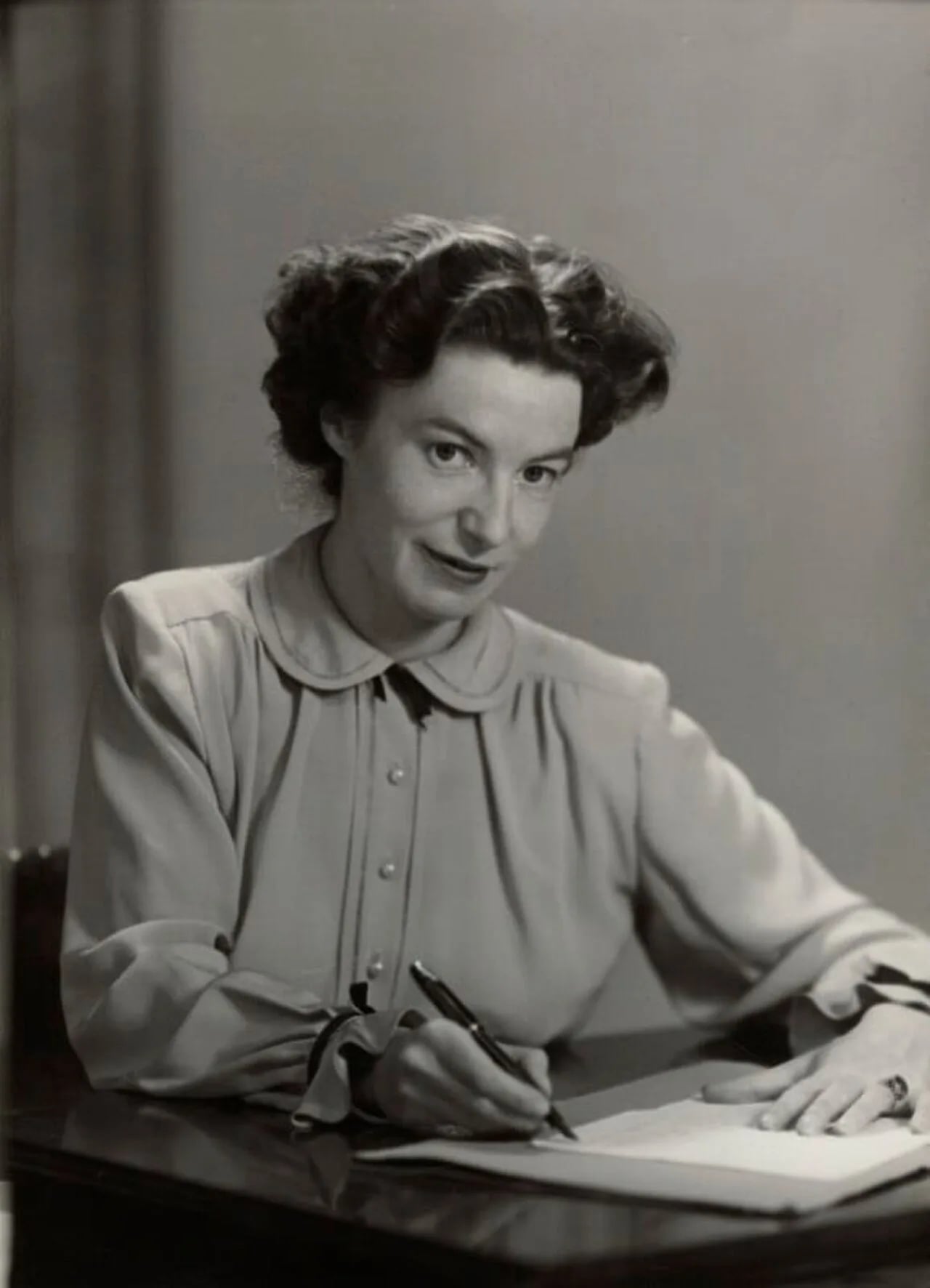 Porträt von Pamela Frankau (1908–1967) – Gedenkseite