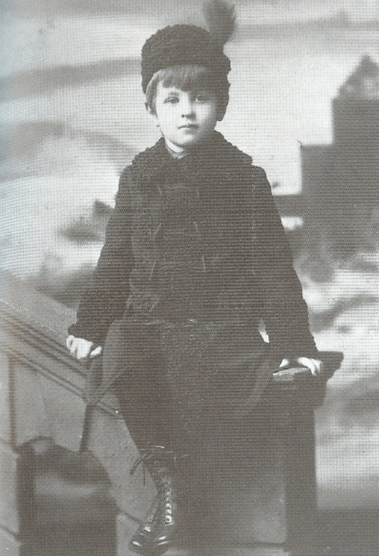 Portrait of Vyvyan Holland (1886–1967) – memorial page