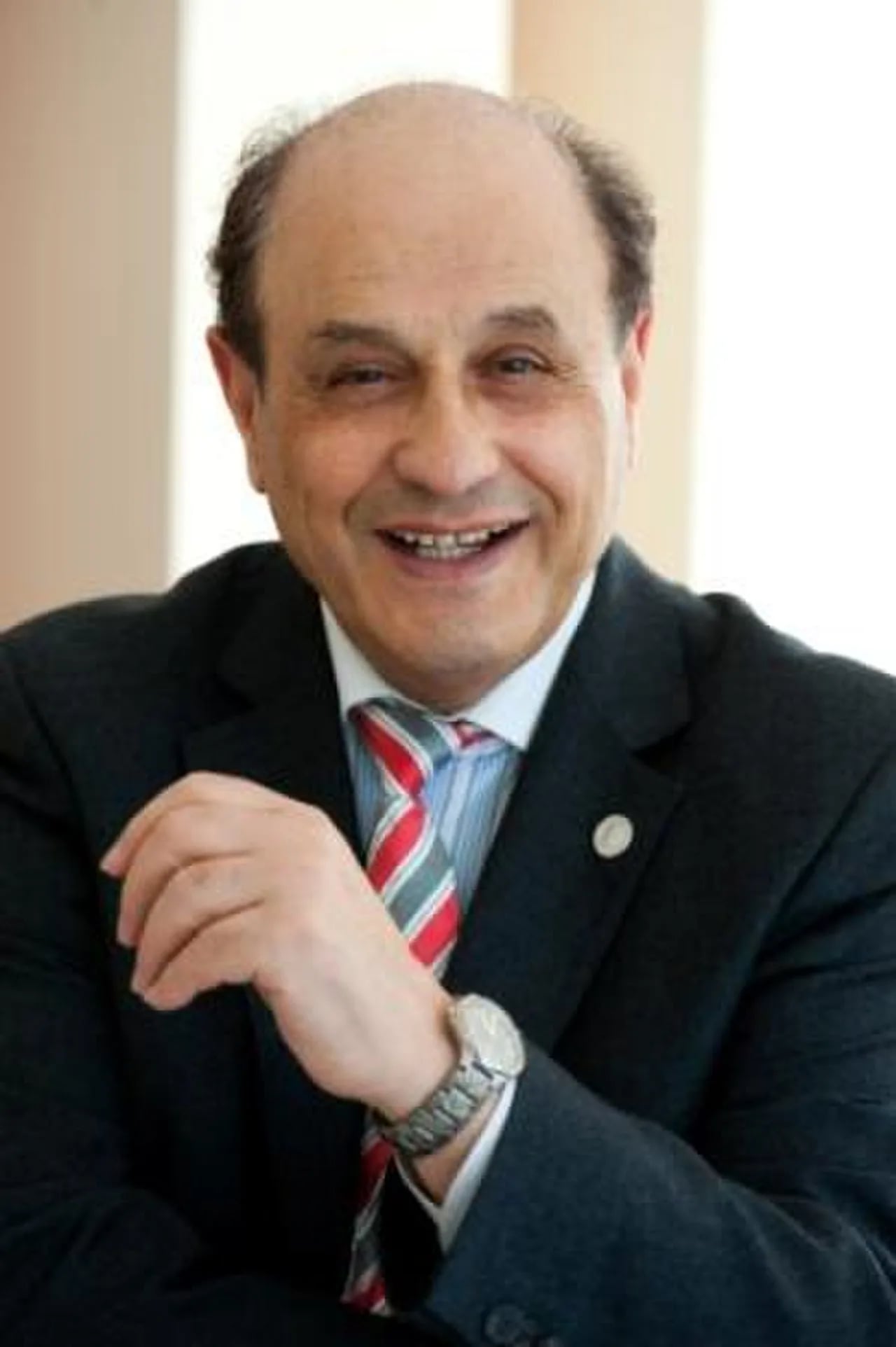 Porträt von Nossrat Peseschkian (1933–2010) – Gedenkseite