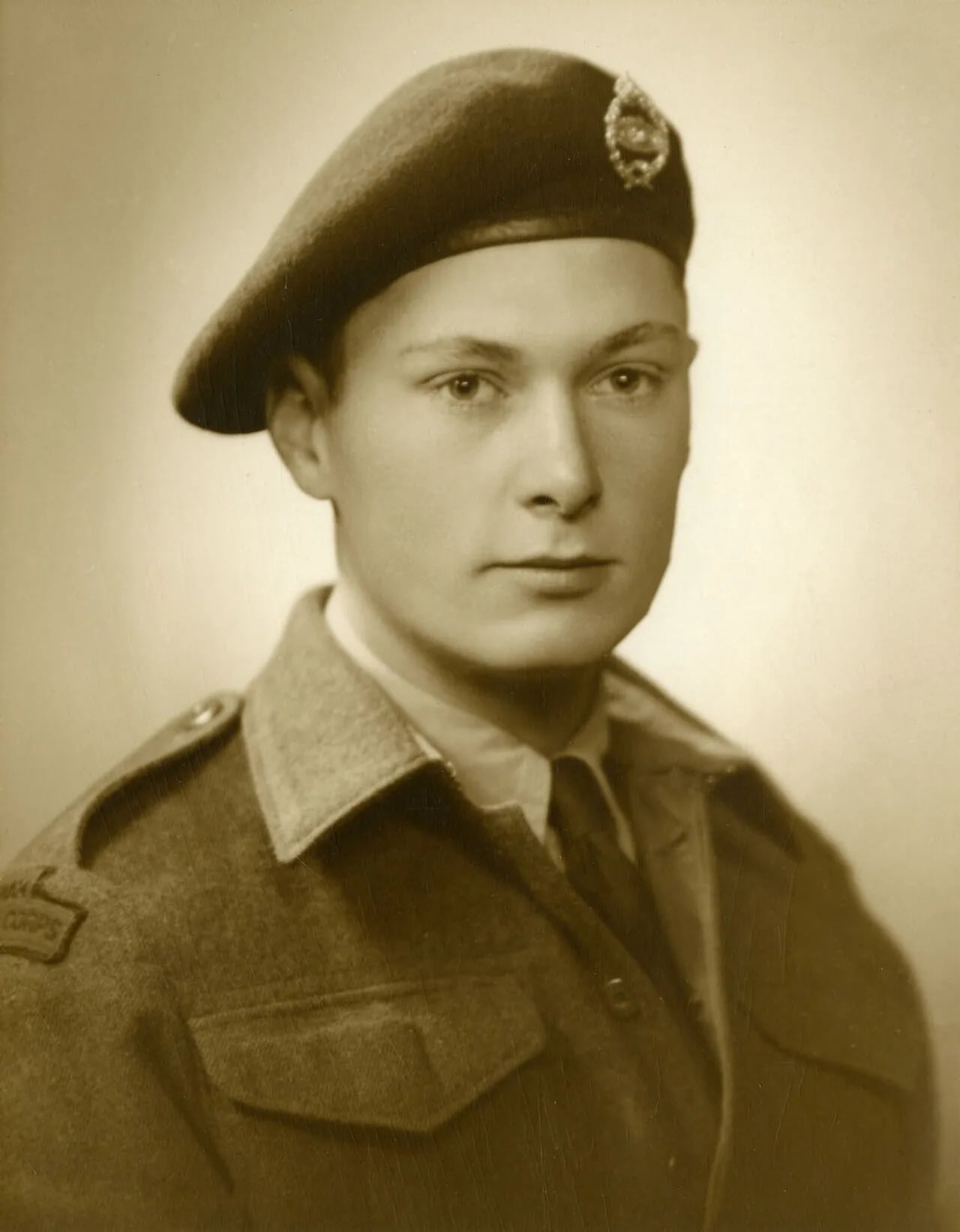 Portrait of Paterson Ewen (1925–2002) – memorial page