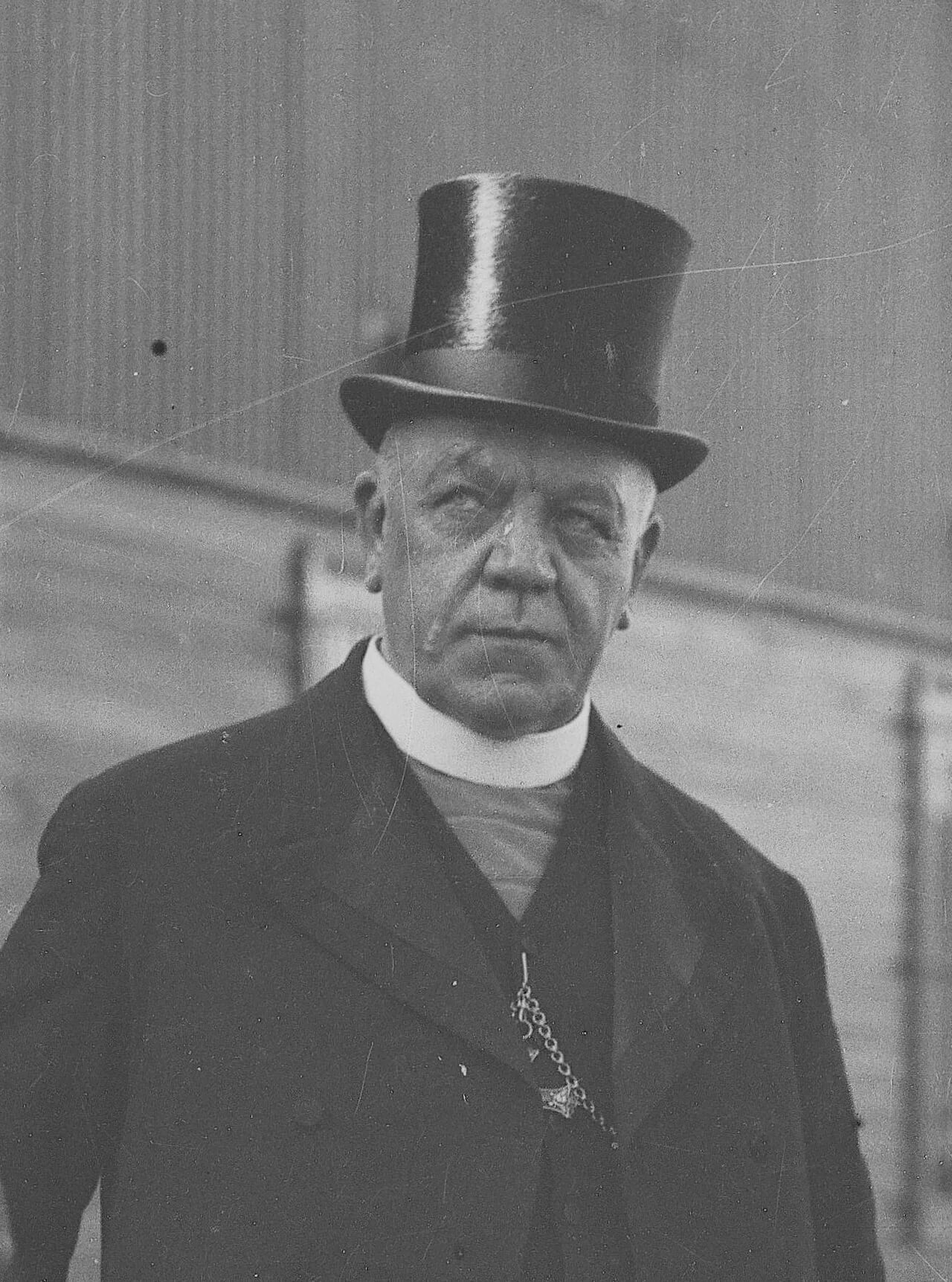 Portrait of Patrick Clune (1864–1935) – memorial page