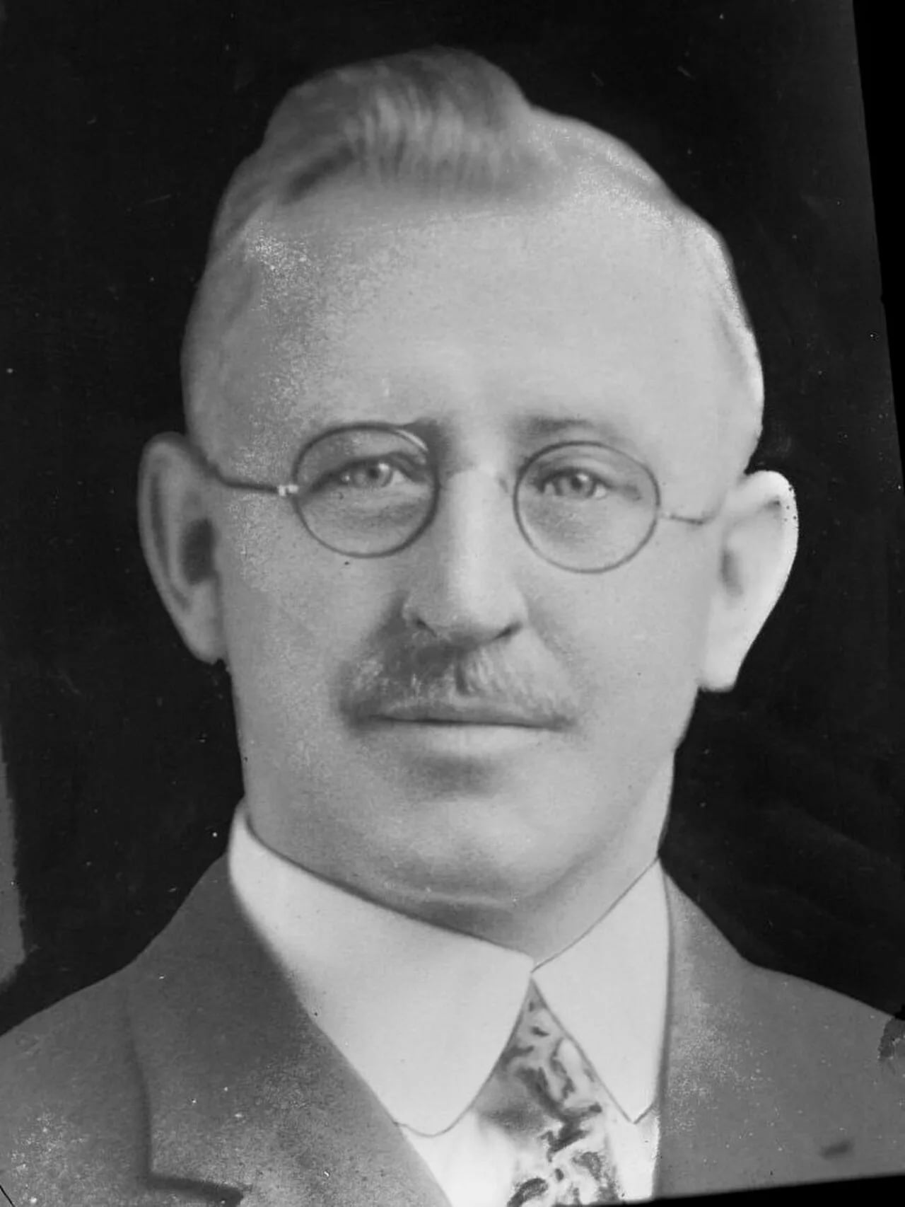 Portrait of Paul Hatfield (1873–1935) – memorial page
