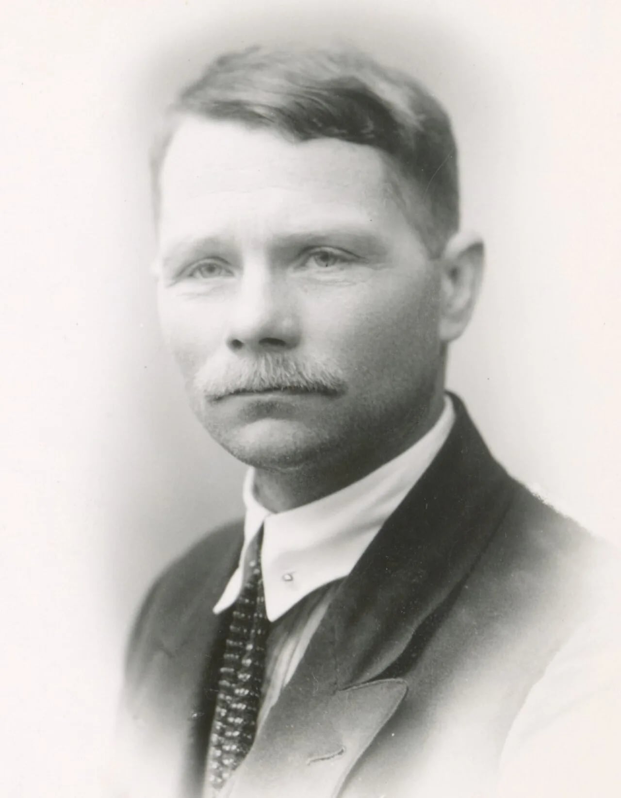 Portrait of Paul Martin Dahlø (1885–1967) – memorial page