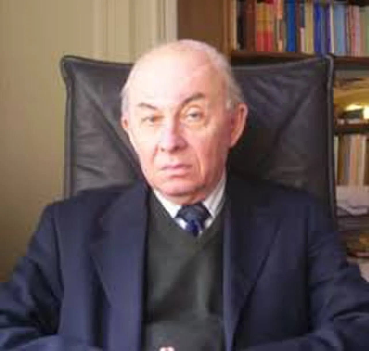 Portrait of Gonzalo Aguirre (1940–2021) – memorial page