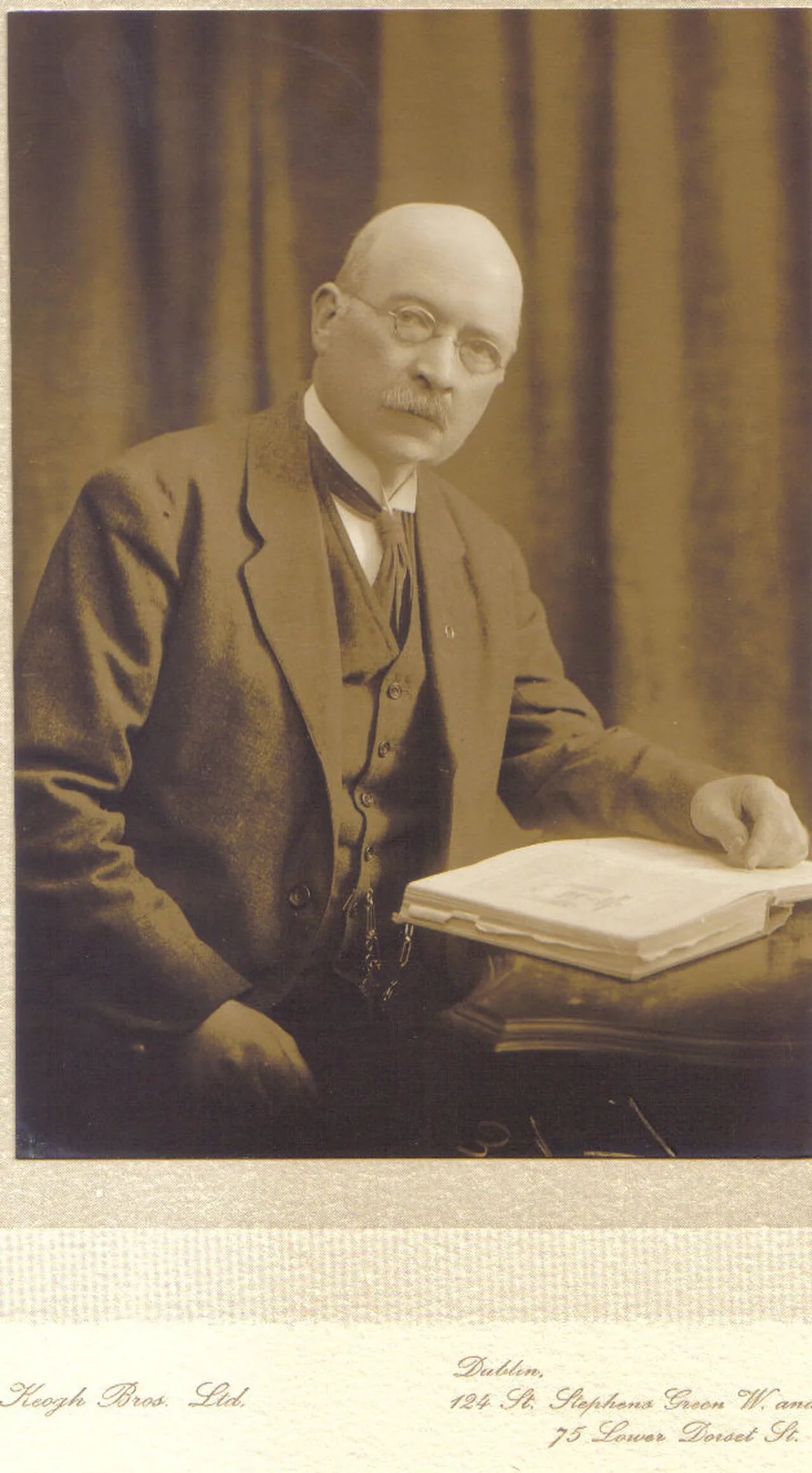 Porträt von Peadar Toner Mac Fhionnlaoich (1857–1942) – Gedenkseite