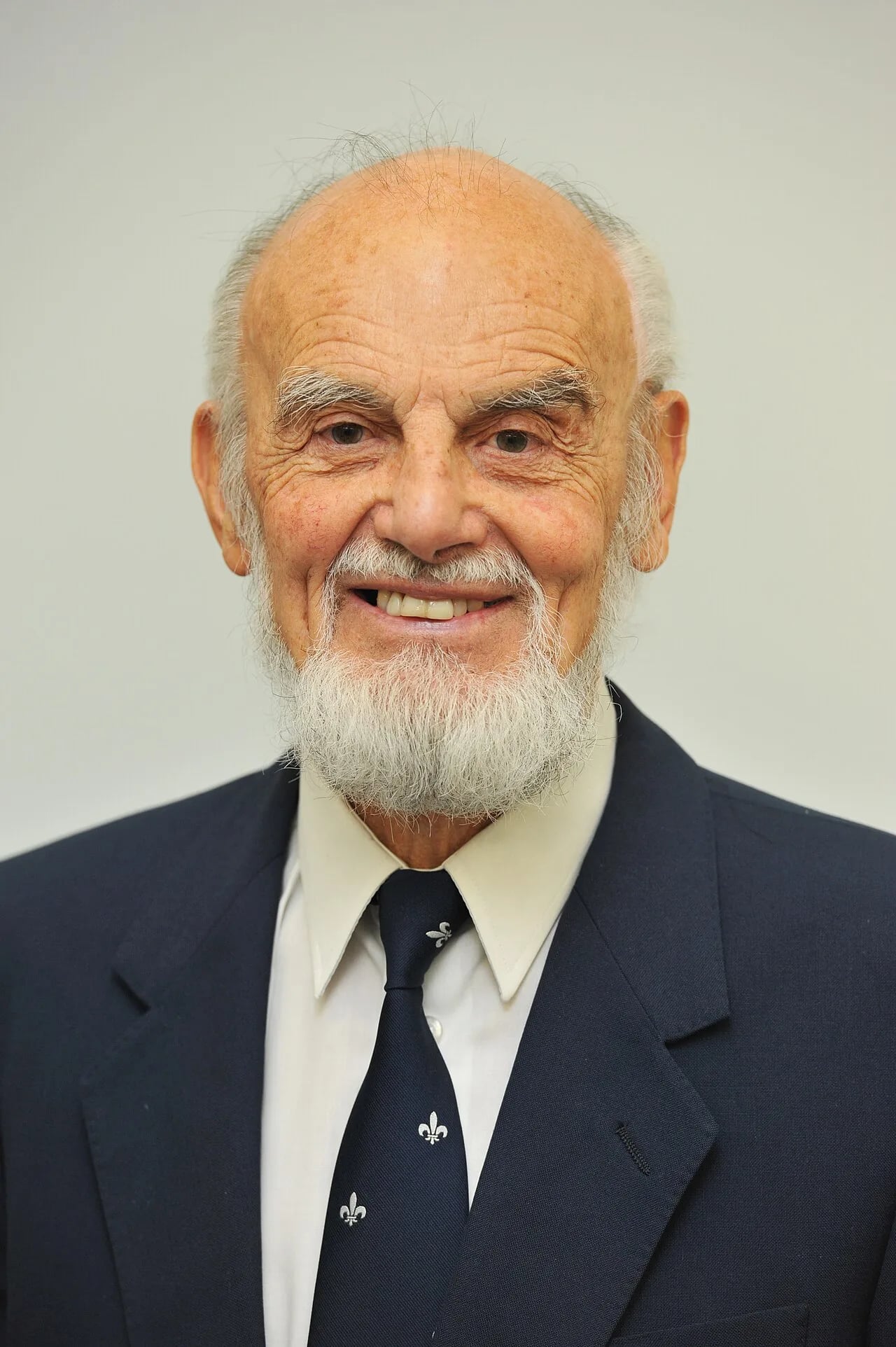 Portrait of Peter Beighton (1934–2023) – memorial page