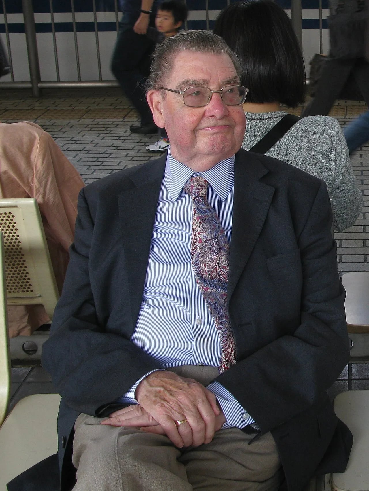 Portrait of Peter Davies (1927–2020) – memorial page
