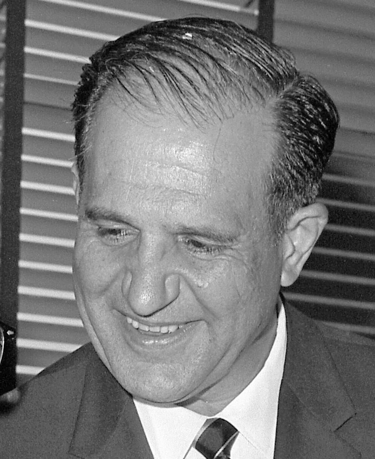Portrait of Peter J. Pitchess (1912–1999) – memorial page