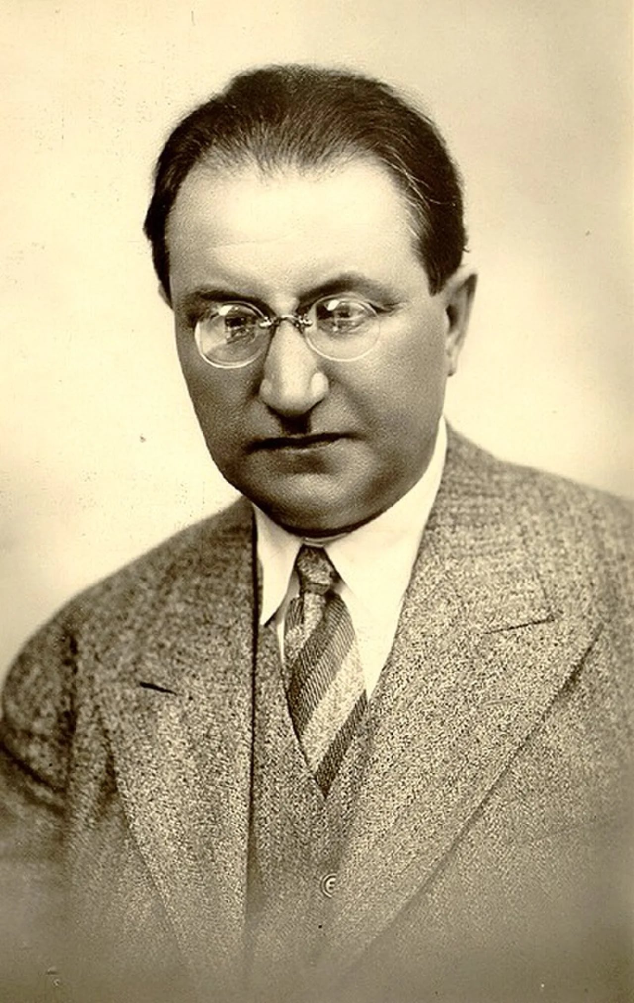 Portrait of Villem Grünthal-Ridala (1885–1942) – memorial page
