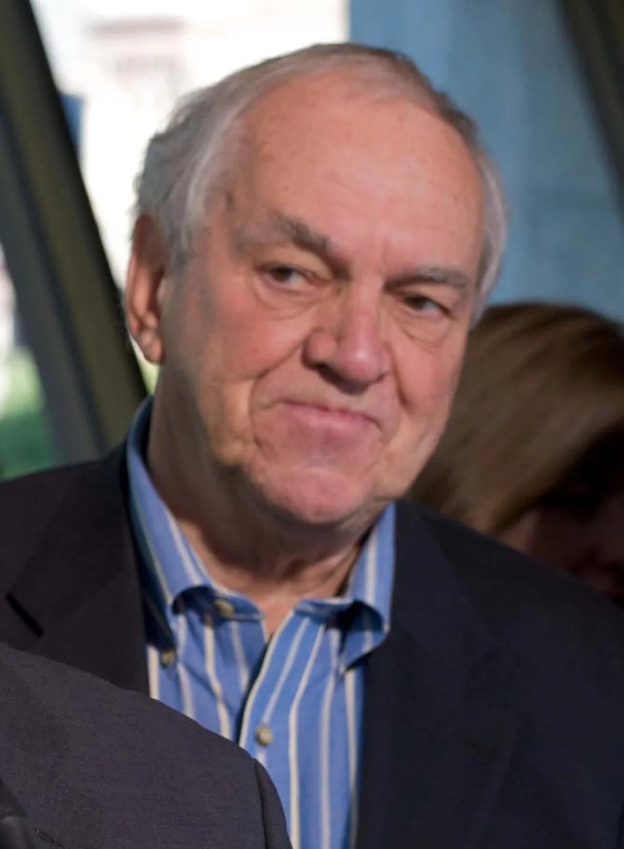 Porträt von Ed Broadbent (1936–2024) – Gedenkseite