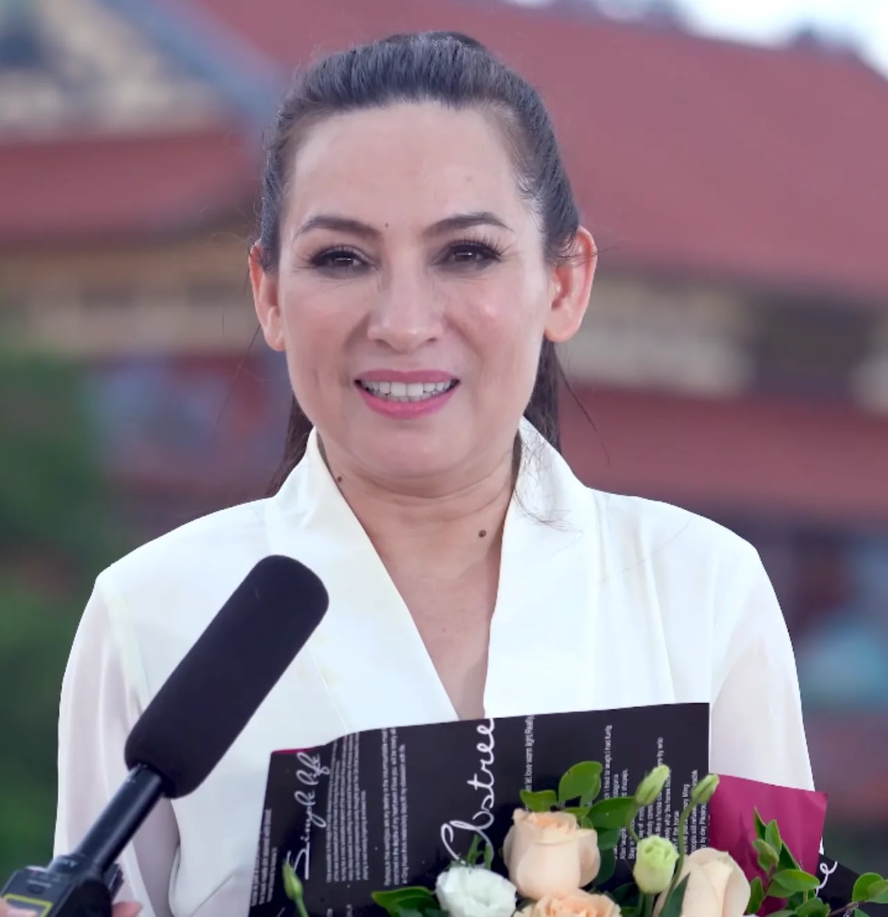 Porträt von Phi Nhung (1972–2021) – Gedenkseite