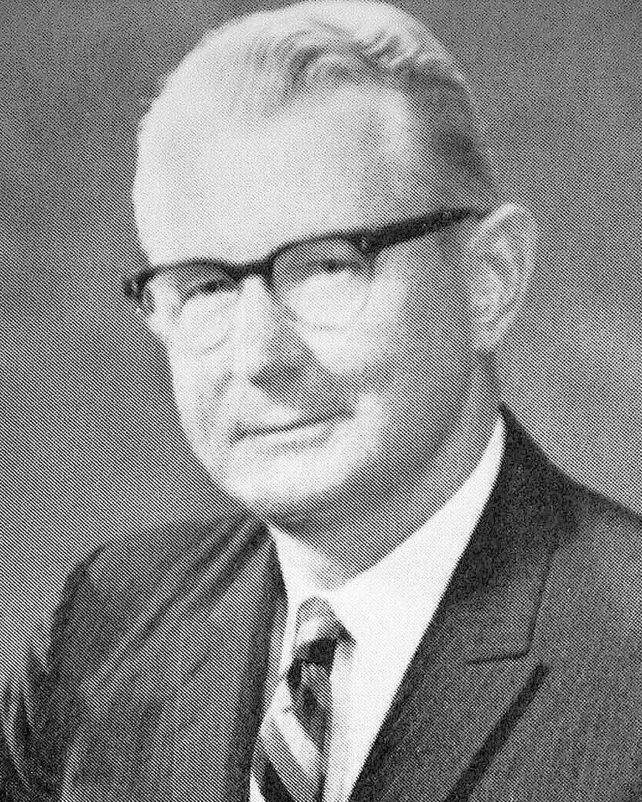 Portrait of Philip Guthrie Hoffman (1915–2008) – memorial page