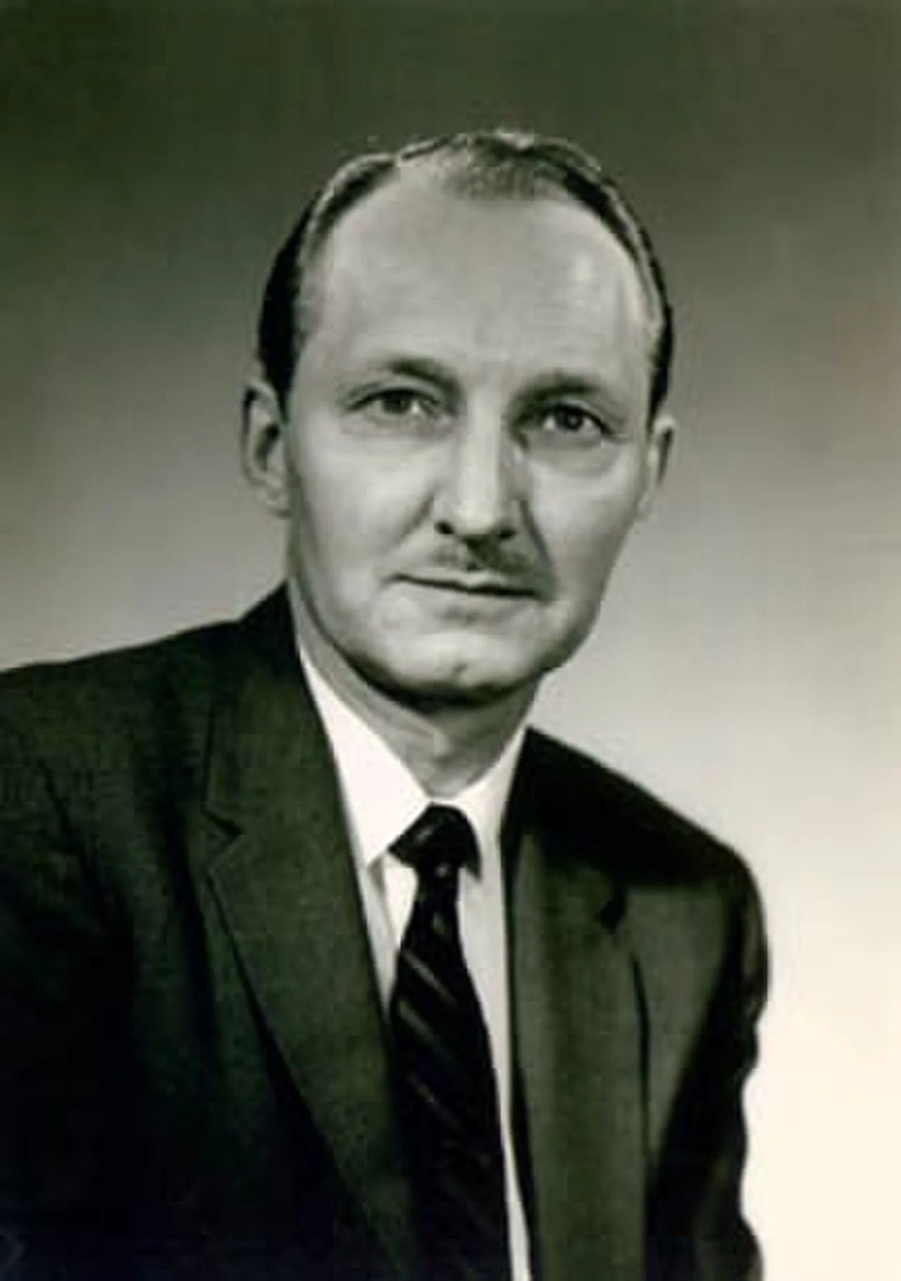 Porträt von Phillip O. Foss (1916–2001) – Gedenkseite