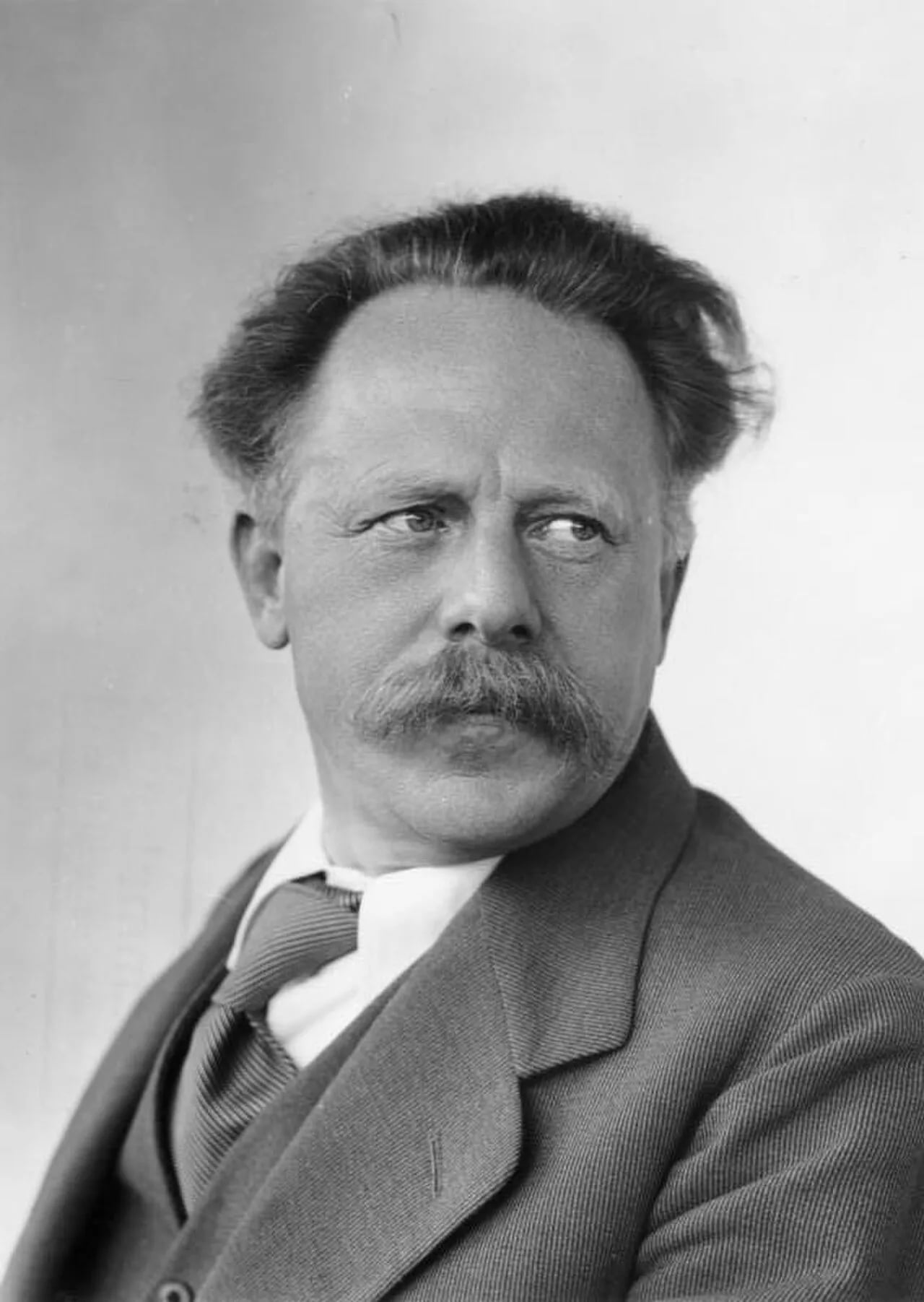 Porträt von Jakob Wilhelm Hauer (1881–1962) – Gedenkseite