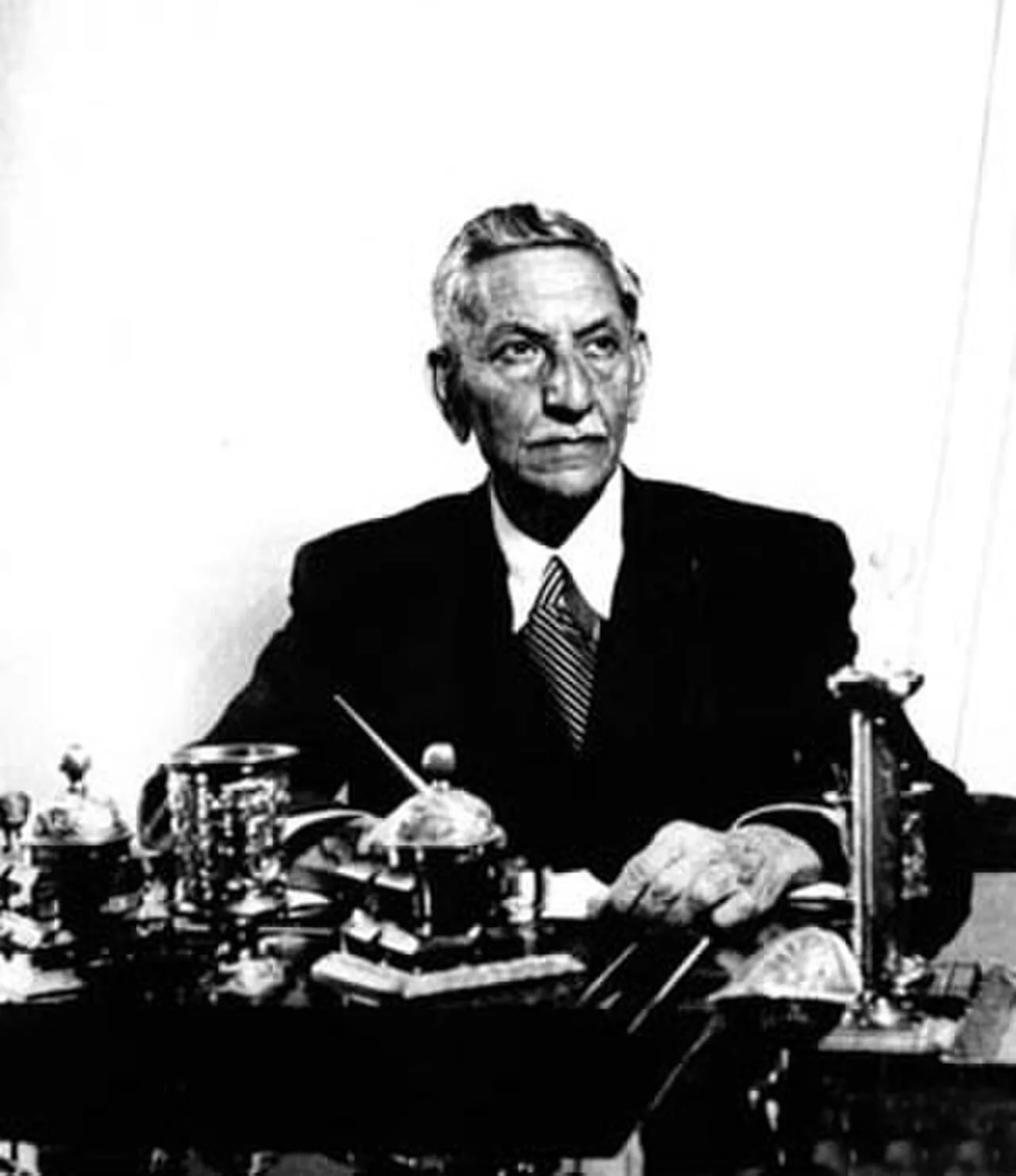 Porträt von Ebrahim Hakimi (1871–1959) – Gedenkseite