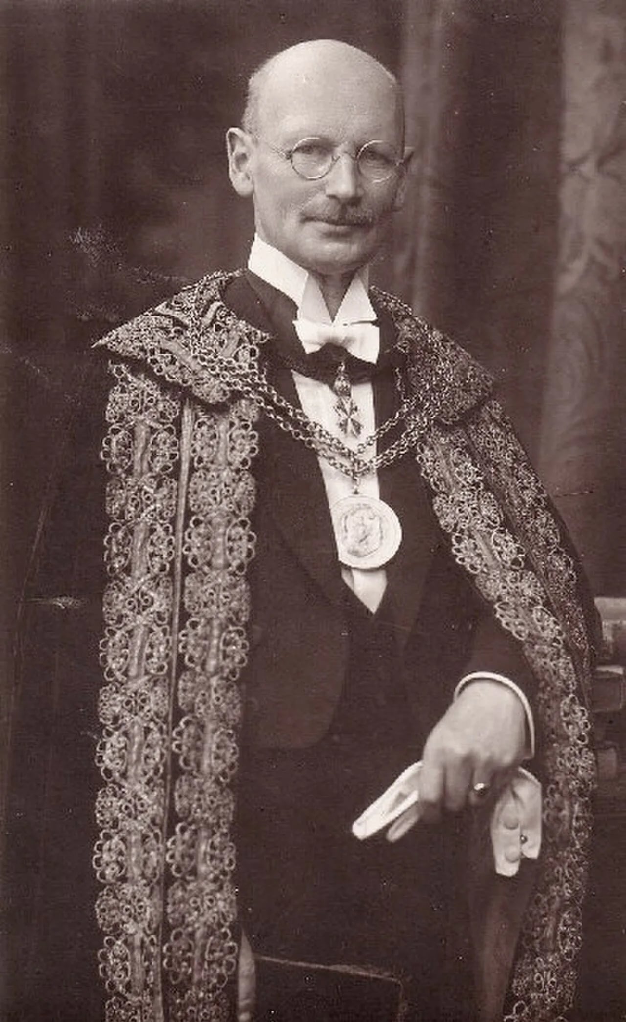 Portrait of Ernst von Dobschütz (1870–1934) – memorial page
