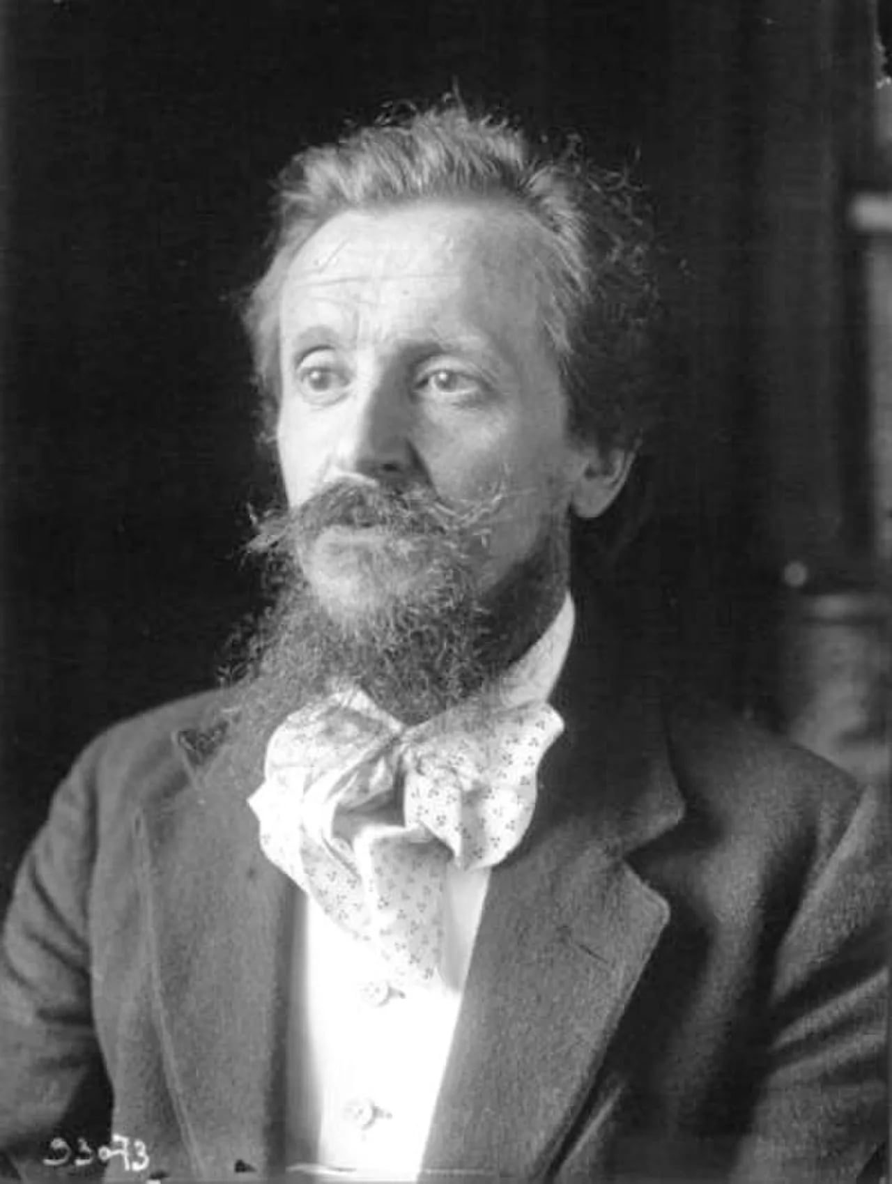 Porträt von Ferdinand J. Quénisset (1872–1951) – Gedenkseite