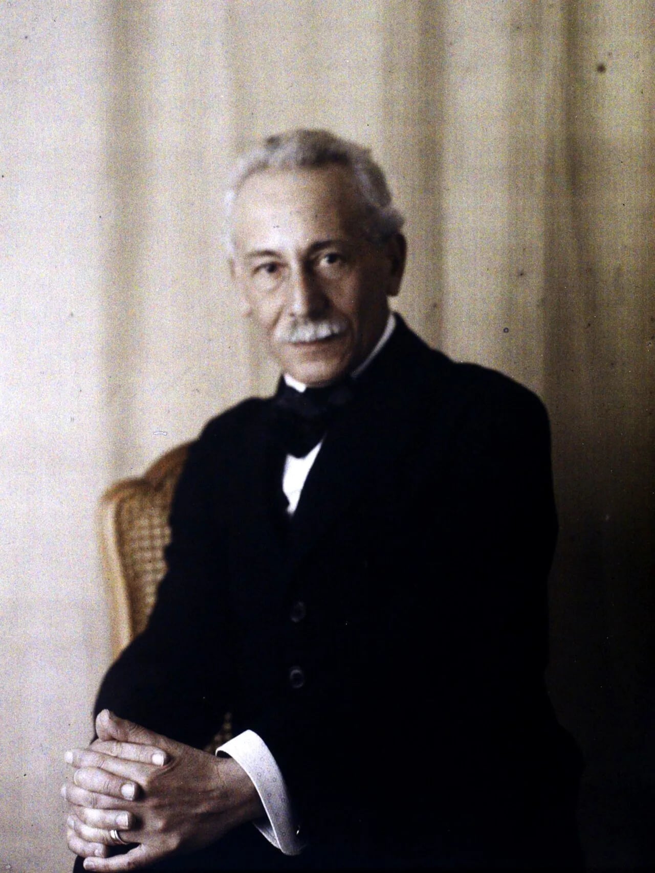 Porträt von Sylvain Lévi (1863–1935) – Gedenkseite