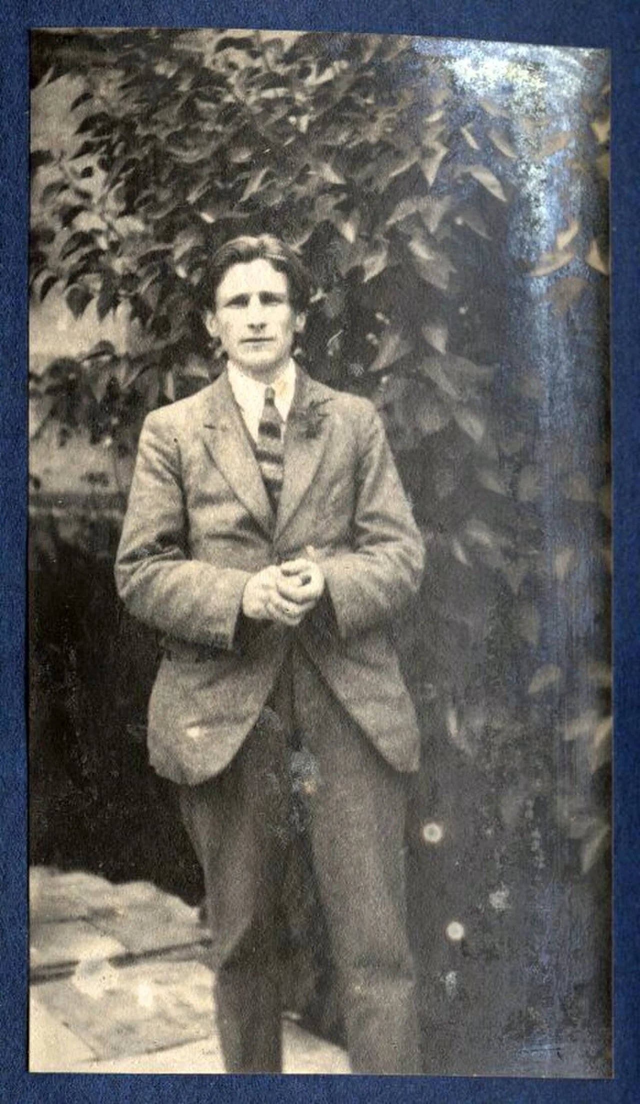 Portrait of Edmund Blunden (1896–1974) – memorial page