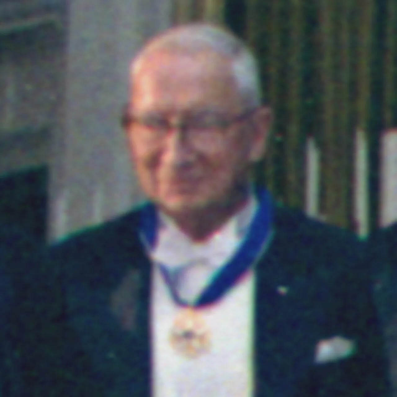 Porträt von Earl Charles Behrens (1892–1985) – Gedenkseite