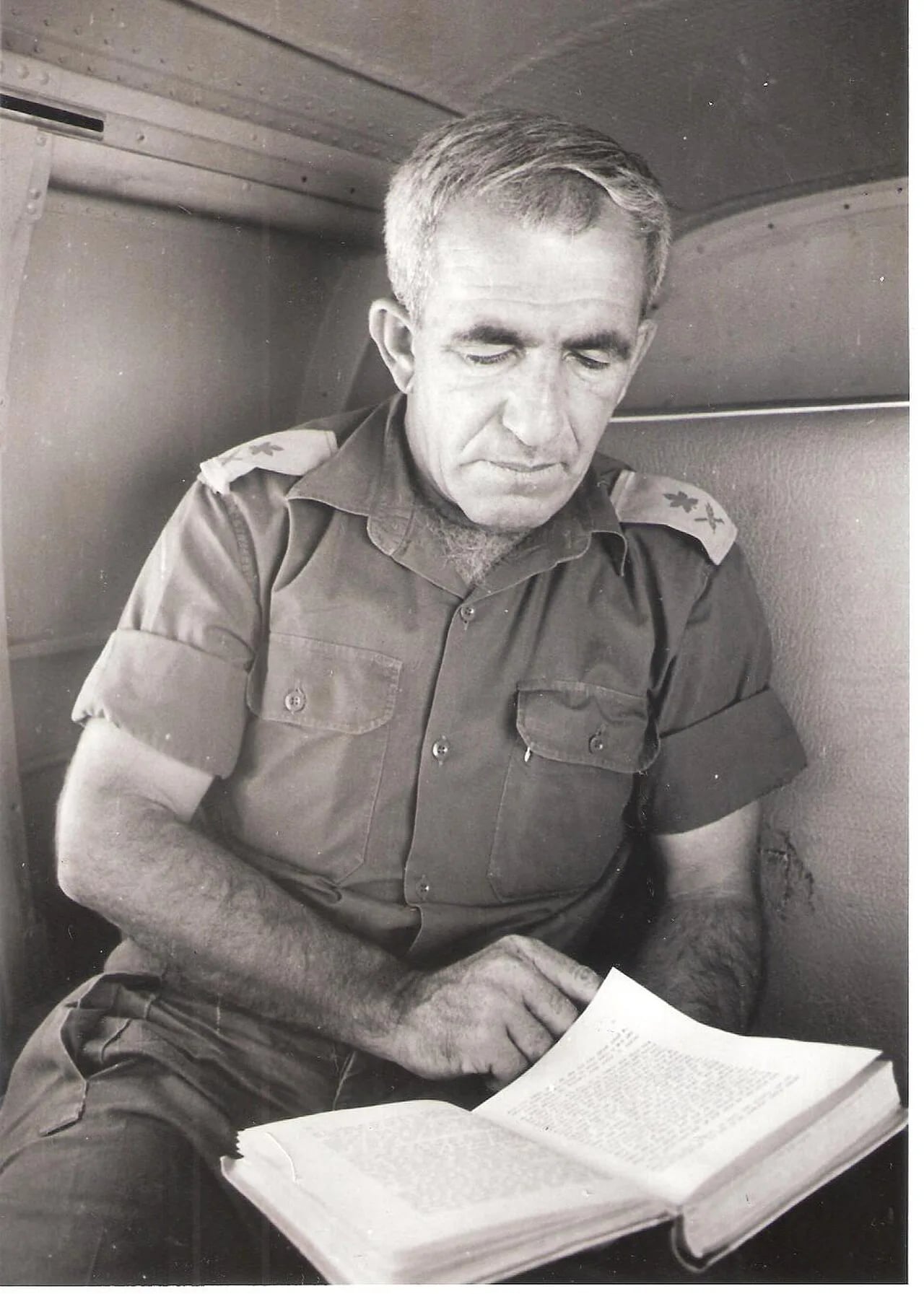 Portrait of Avraham Botzer (1929–2012) – memorial page