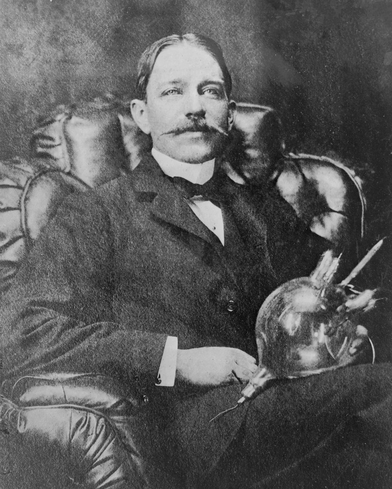 Porträt von Peter Cooper-Hewitt (1861–1921) – Gedenkseite