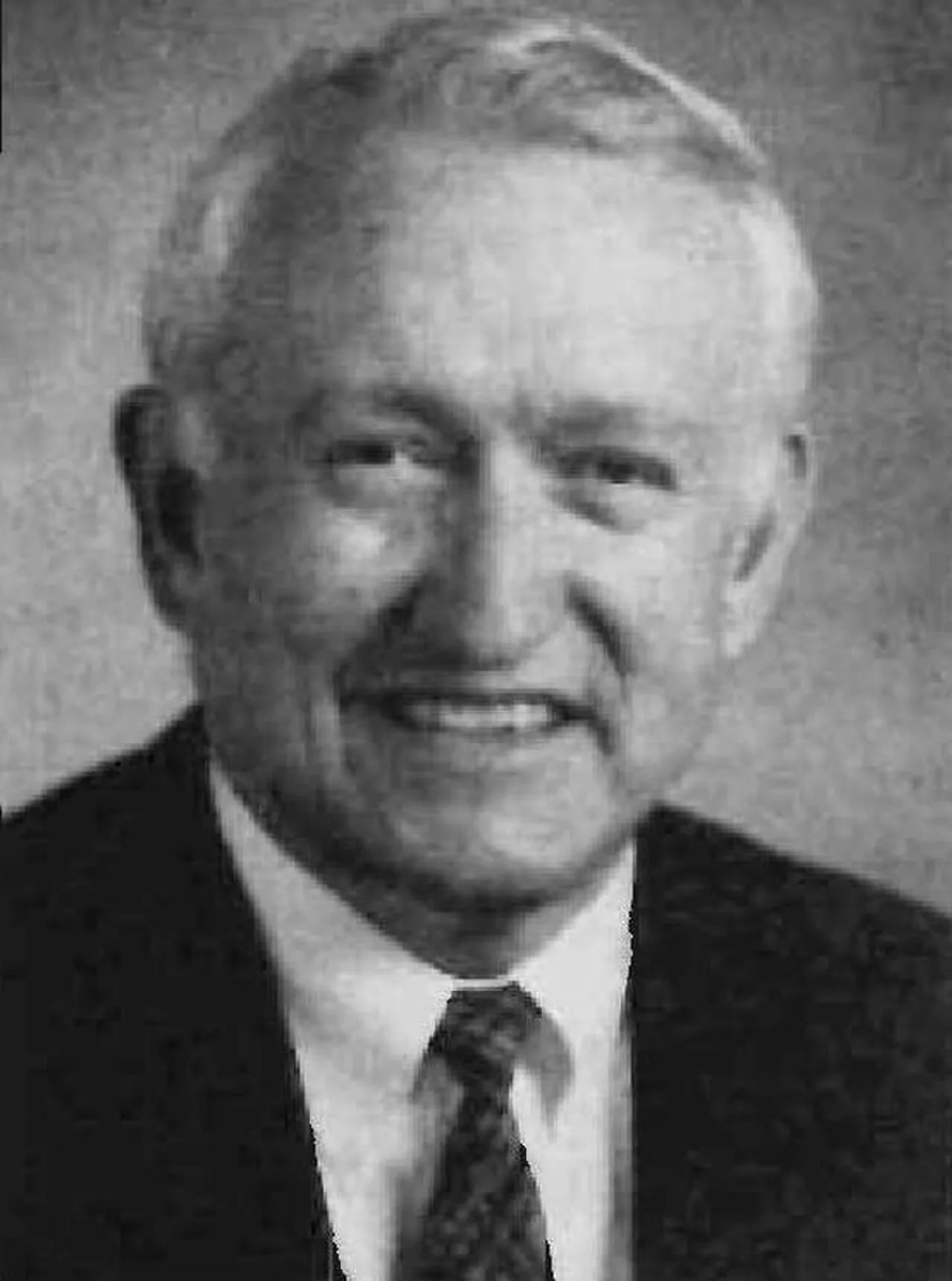Portrait of Ralph Munro (1943–2025) – memorial page