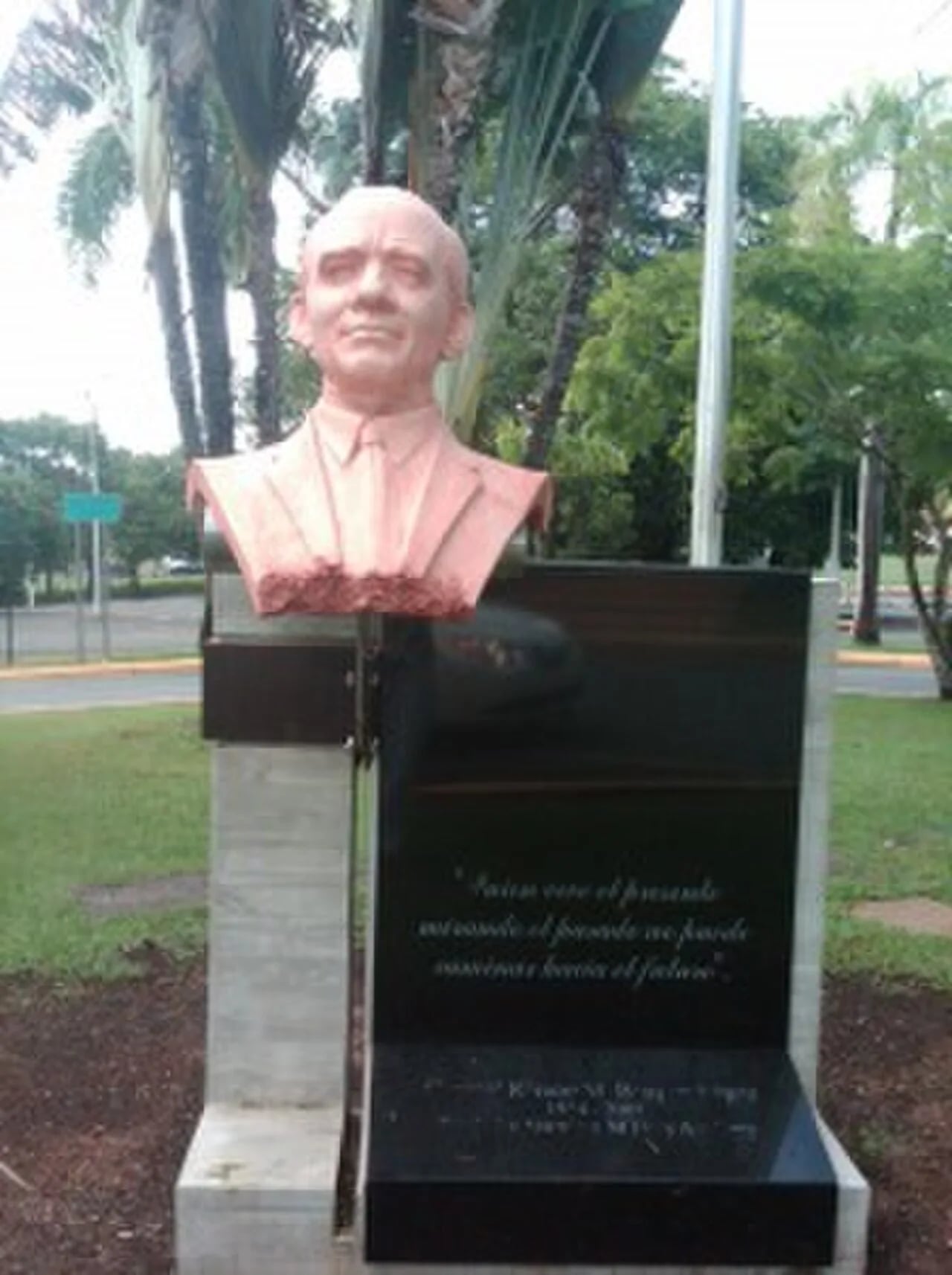 Portrait of Ramón Barquín (1914–2008) – memorial page