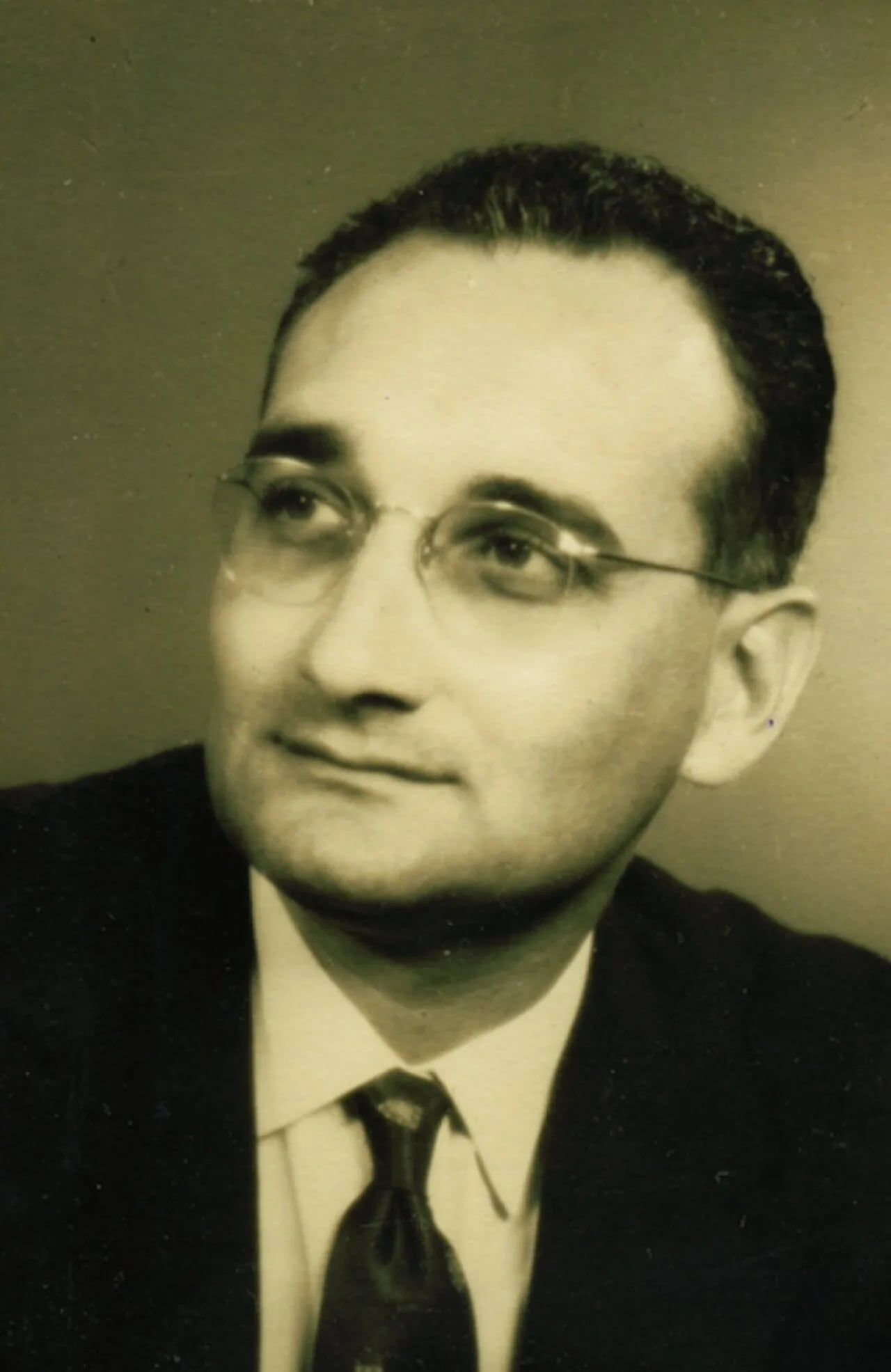 Portrait of Ray Wijewardene (1924–2010) – memorial page