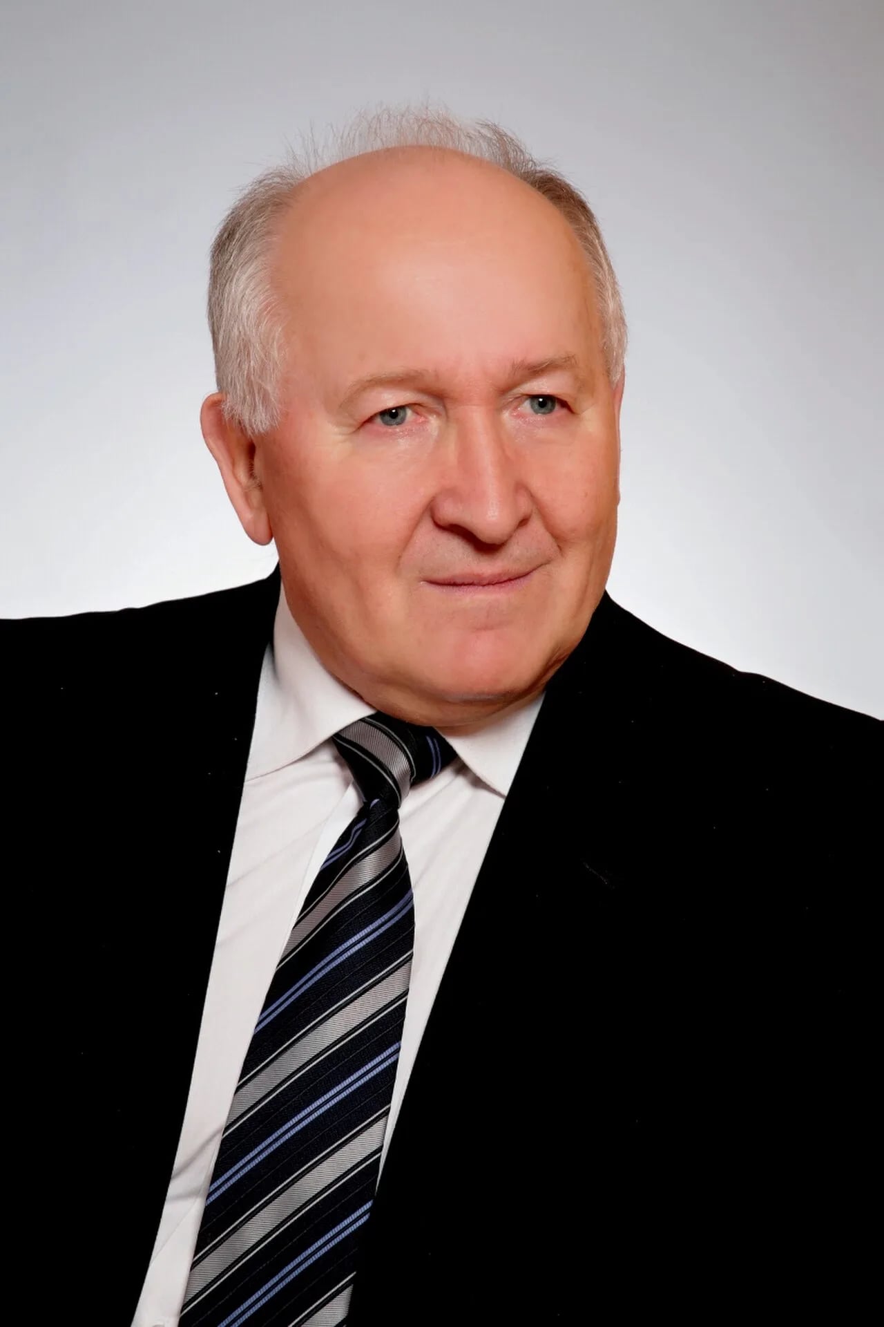 Portrait of Eugeniusz Kozaczka (1942–2025) – memorial page