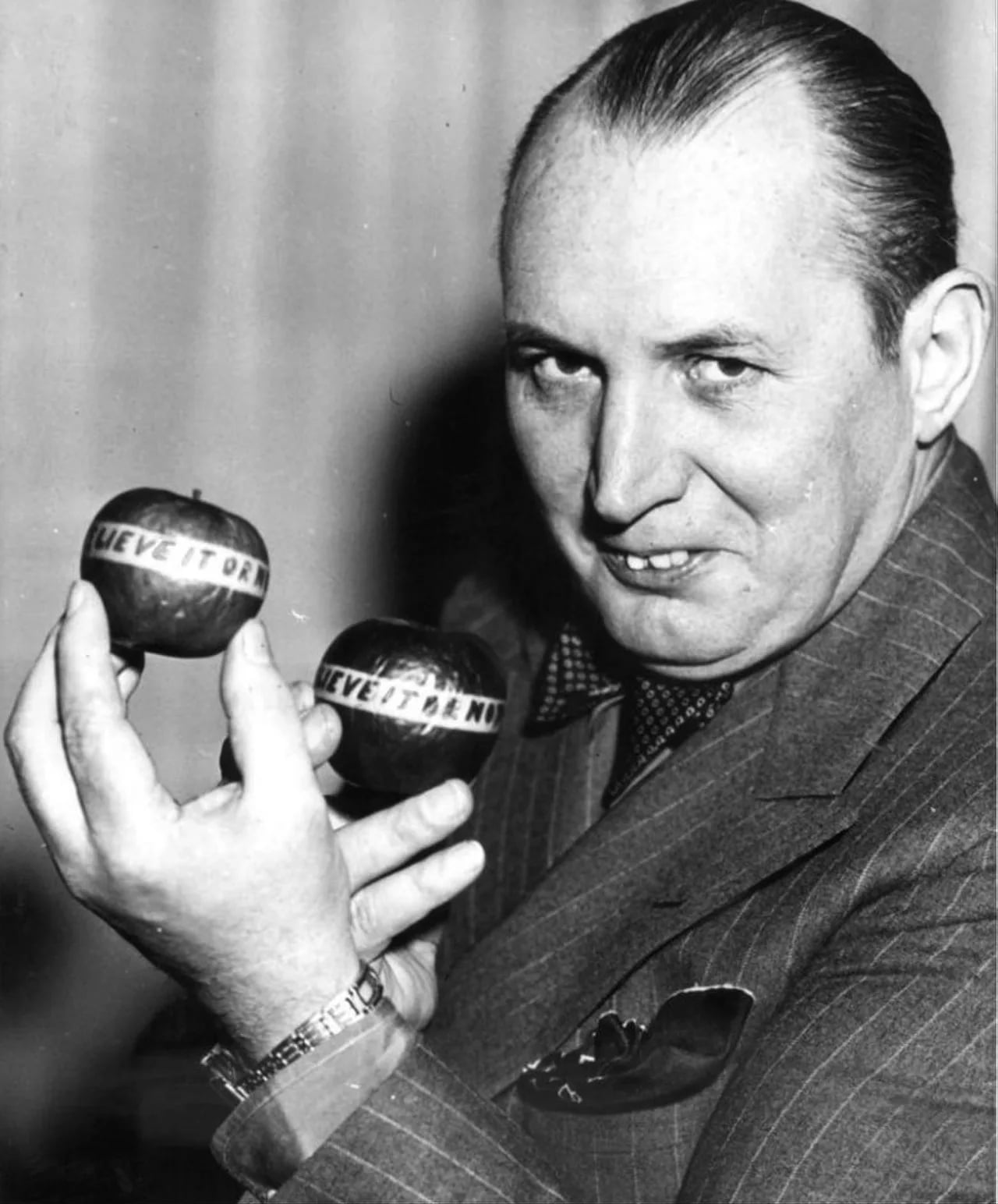 Porträt von Robert Ripley (1890–1949) – Gedenkseite