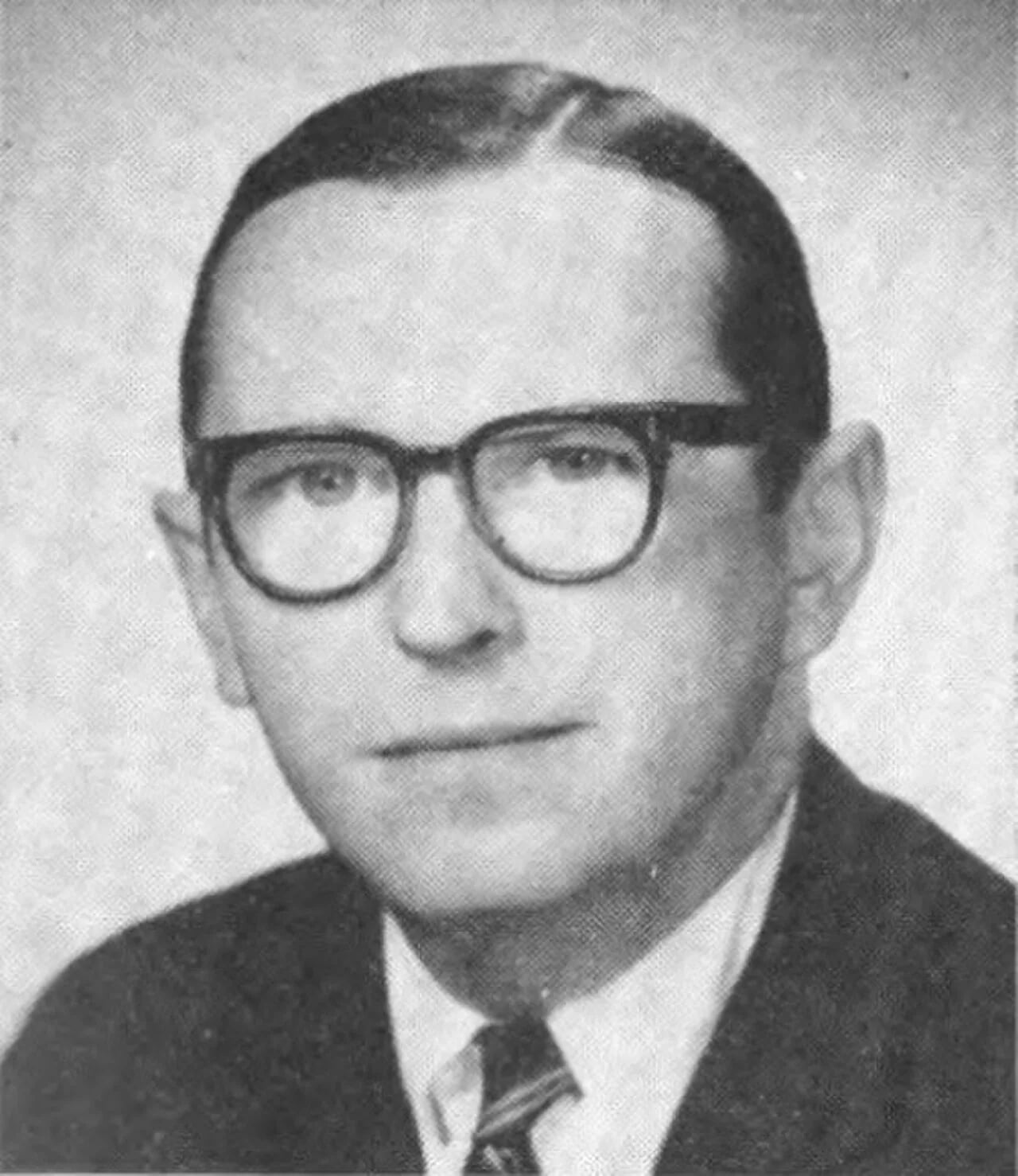 Portrait of Richard D. McCarthy (1927–1995) – memorial page