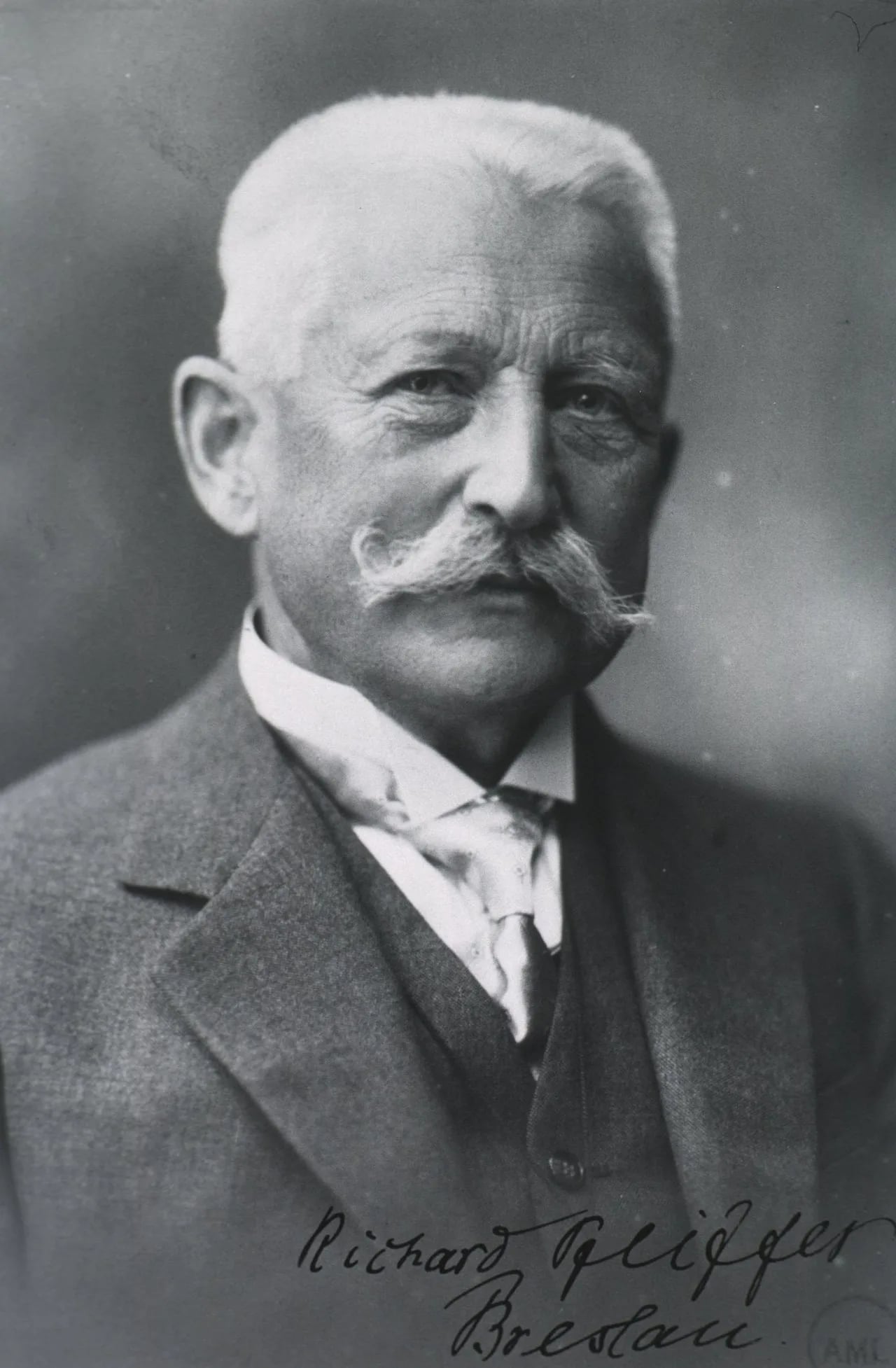 Portrait of Richard Pfeiffer (1858–1945) – memorial page